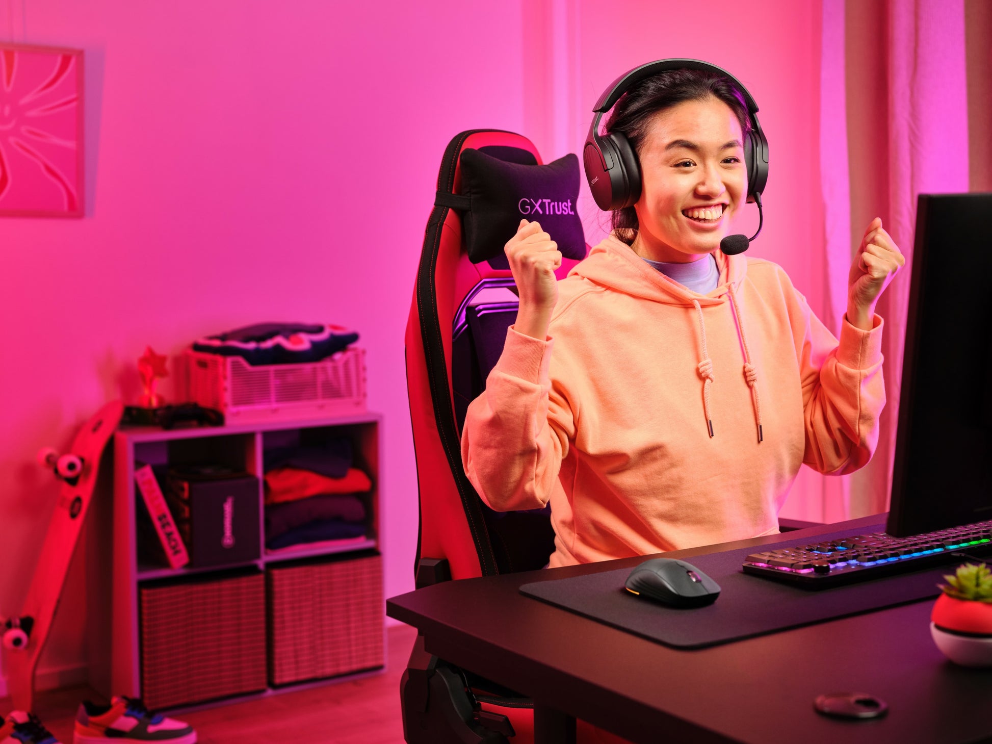 Trust GXT 927 Redex+ – Gaming-Maus – Kabellos (2,4 GHz), 25600 DPI, RGB-Beleuchtung, Rechtshänder, Schwarz