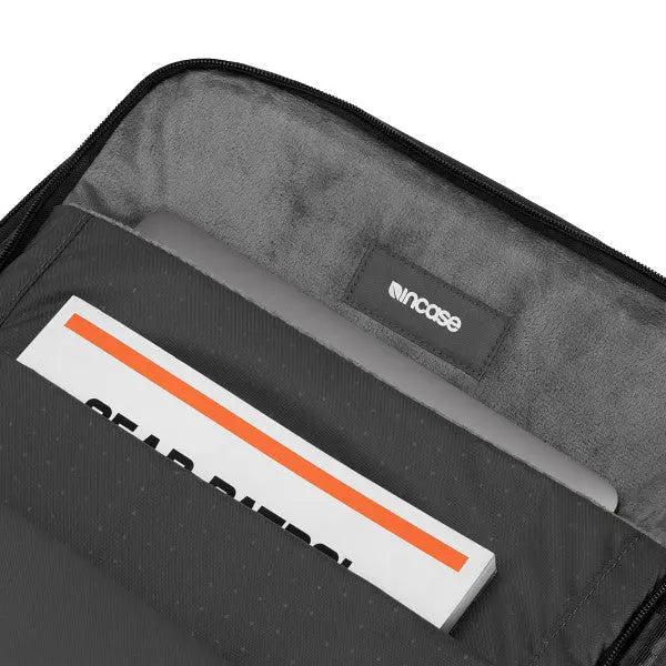 Incase City-Rucksack A.R.C. Commuter – mit Tabletfach, rPET-Polyester – Schwarz, 406,4 × 482,6 × 127 mm