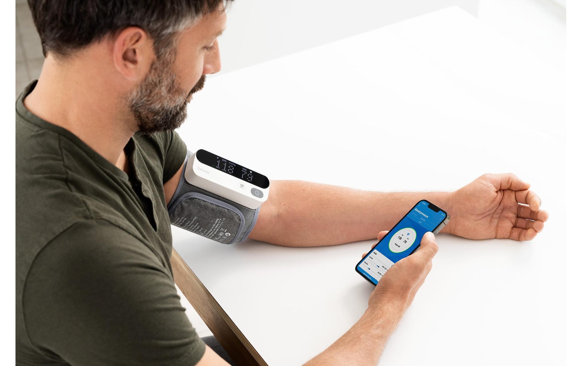 Beurer Blutdruck- / Pulsmessgerät BM59 – Oberarm, 22–42 cm – Arrhythmie-Erkennung, Bluetooth & App-kompatibel