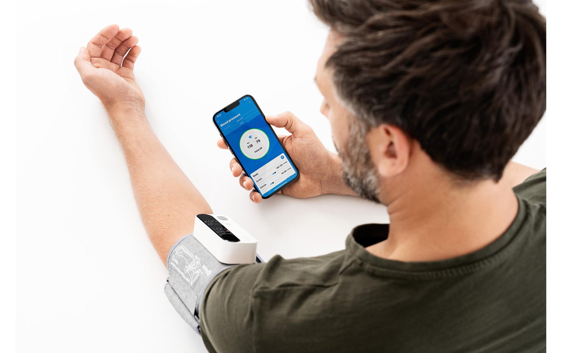 Beurer Blutdruck- / Pulsmessgerät BM59 – Oberarm, 22–42 cm – Arrhythmie-Erkennung, Bluetooth & App-kompatibel