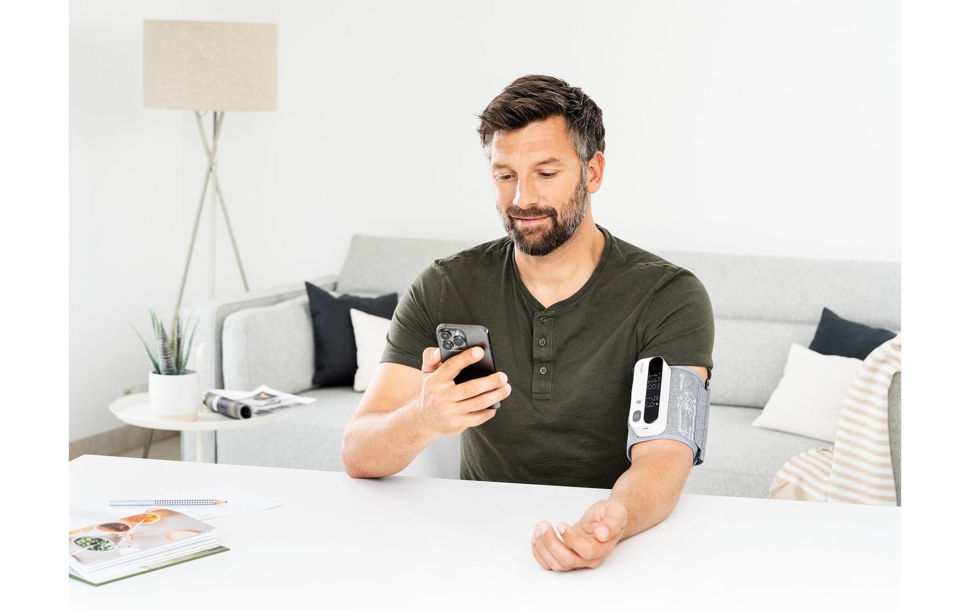 Beurer Blutdruck- / Pulsmessgerät BM59 – Oberarm, 22–42 cm – Arrhythmie-Erkennung, Bluetooth & App-kompatibel