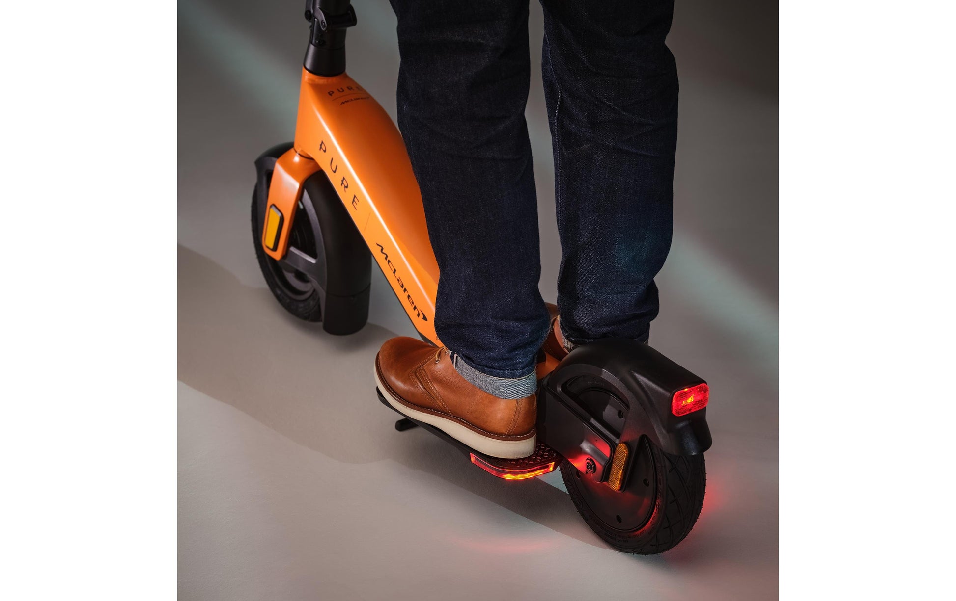Pure Electric Elektroroller x McLaren – 20 km/h, 500 W, 40 km Reichweite – Orange, Aluminium