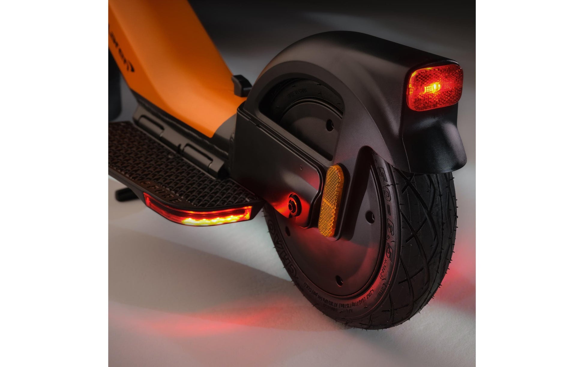 Pure Electric Elektroroller x McLaren – 20 km/h, 500 W, 40 km Reichweite – Orange, Aluminium