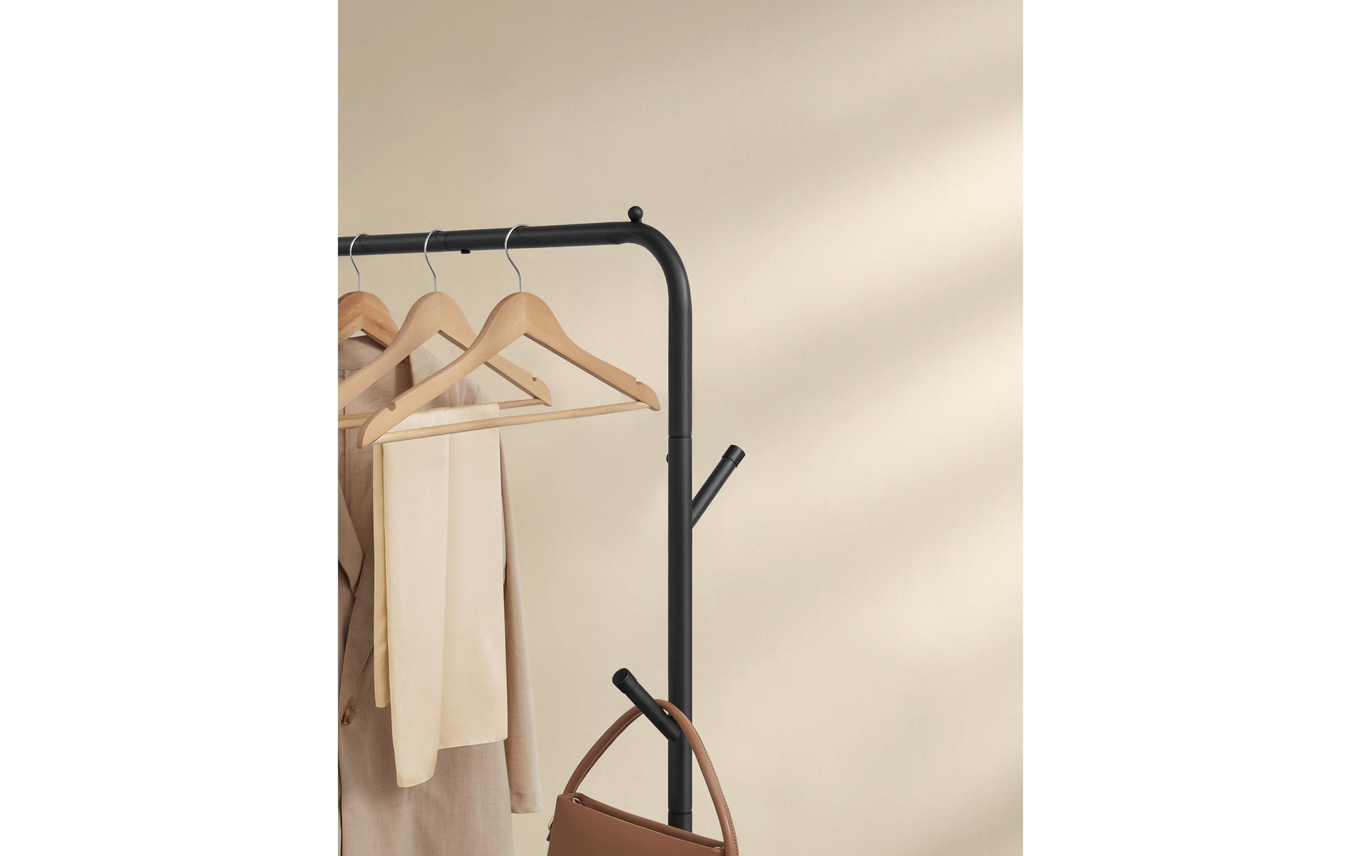 Songmics Garderobenständer (4 Haken, mit Rollen) – Stahl – Schwarz – 1550 mm