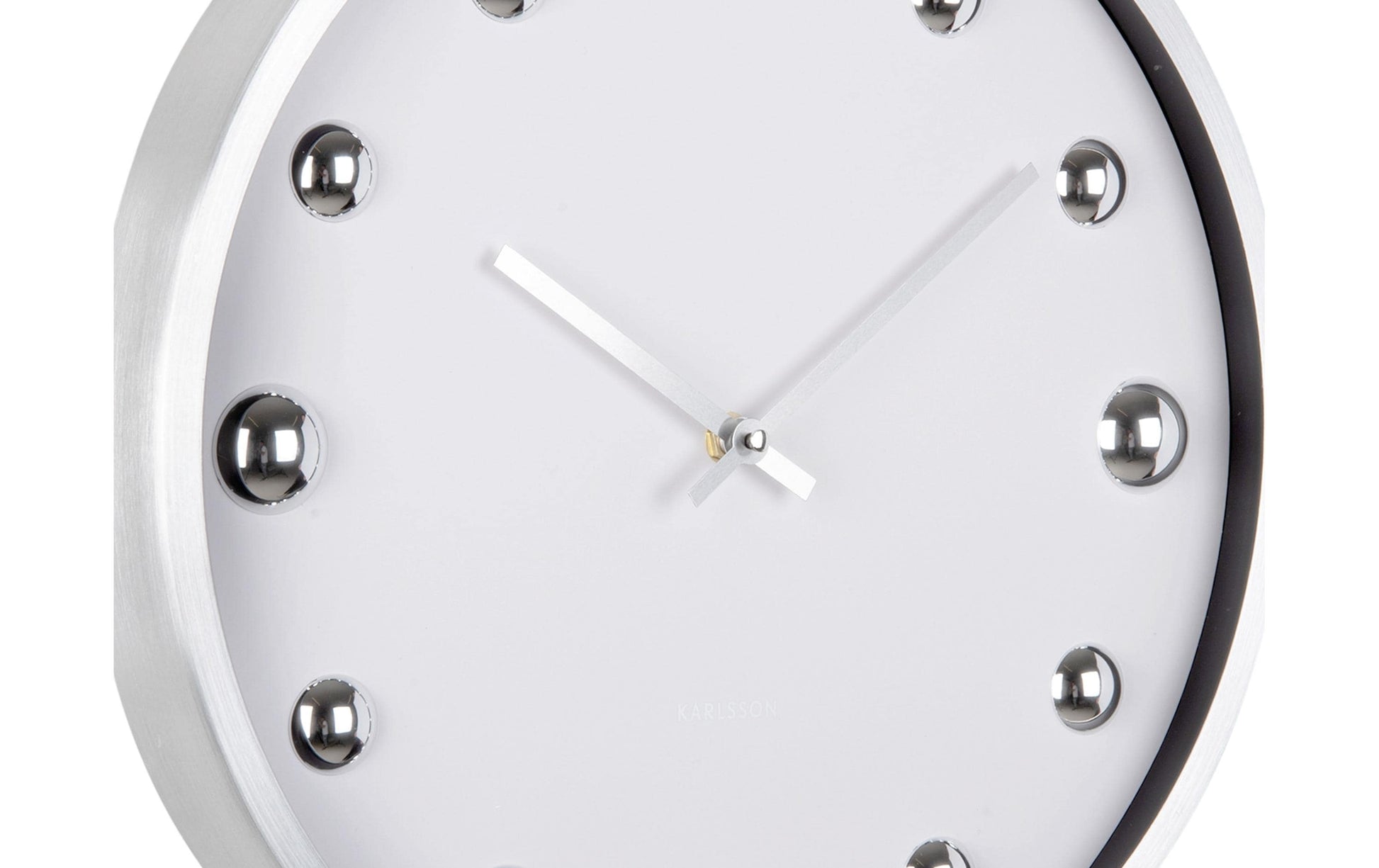 Karlsson Shiny Dots Wanduhr – Analog, Ø 35,5 cm, Weiss, Aluminium