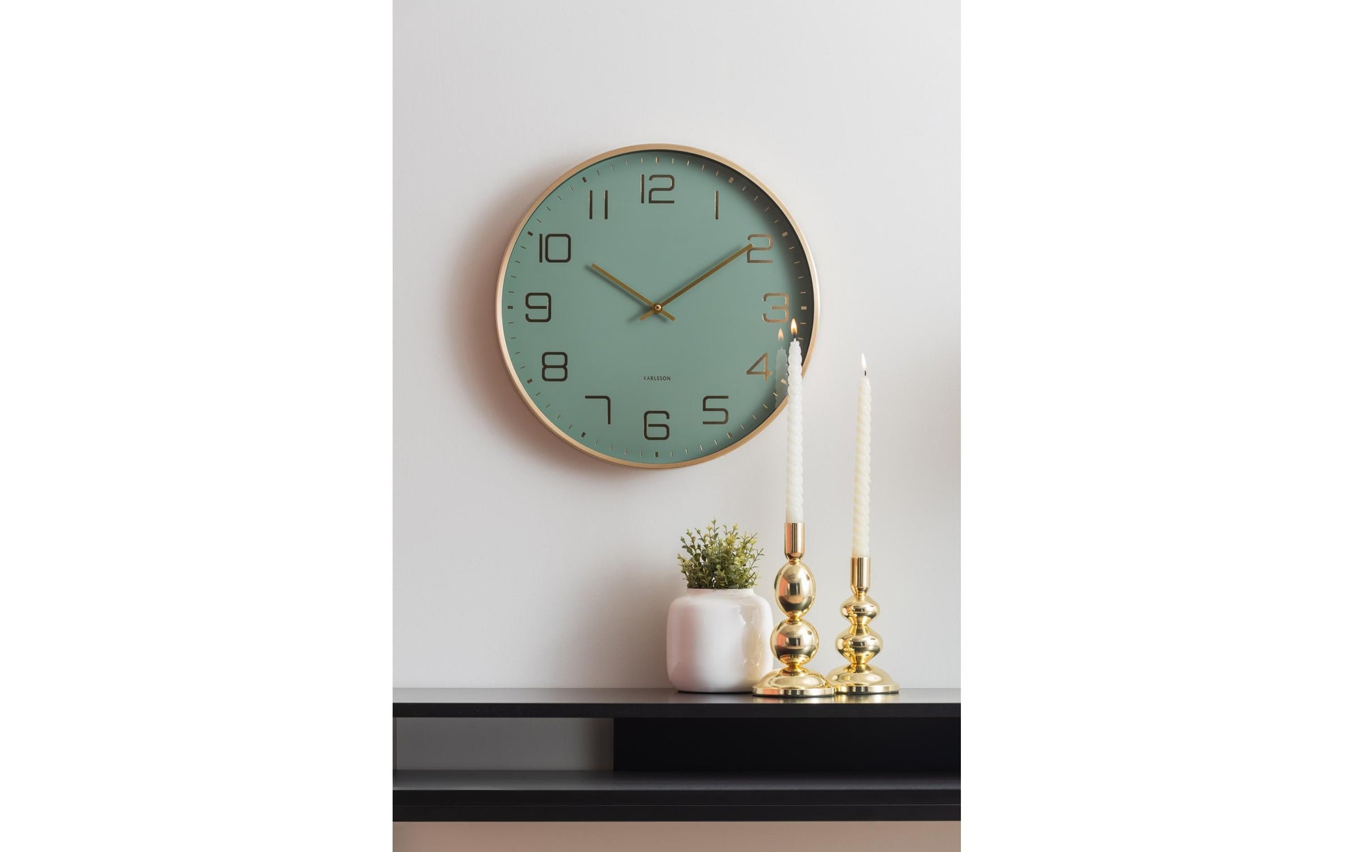 Karlsson Wanduhr Elegance Glow – Ø 40 cm, grün, Aluminium