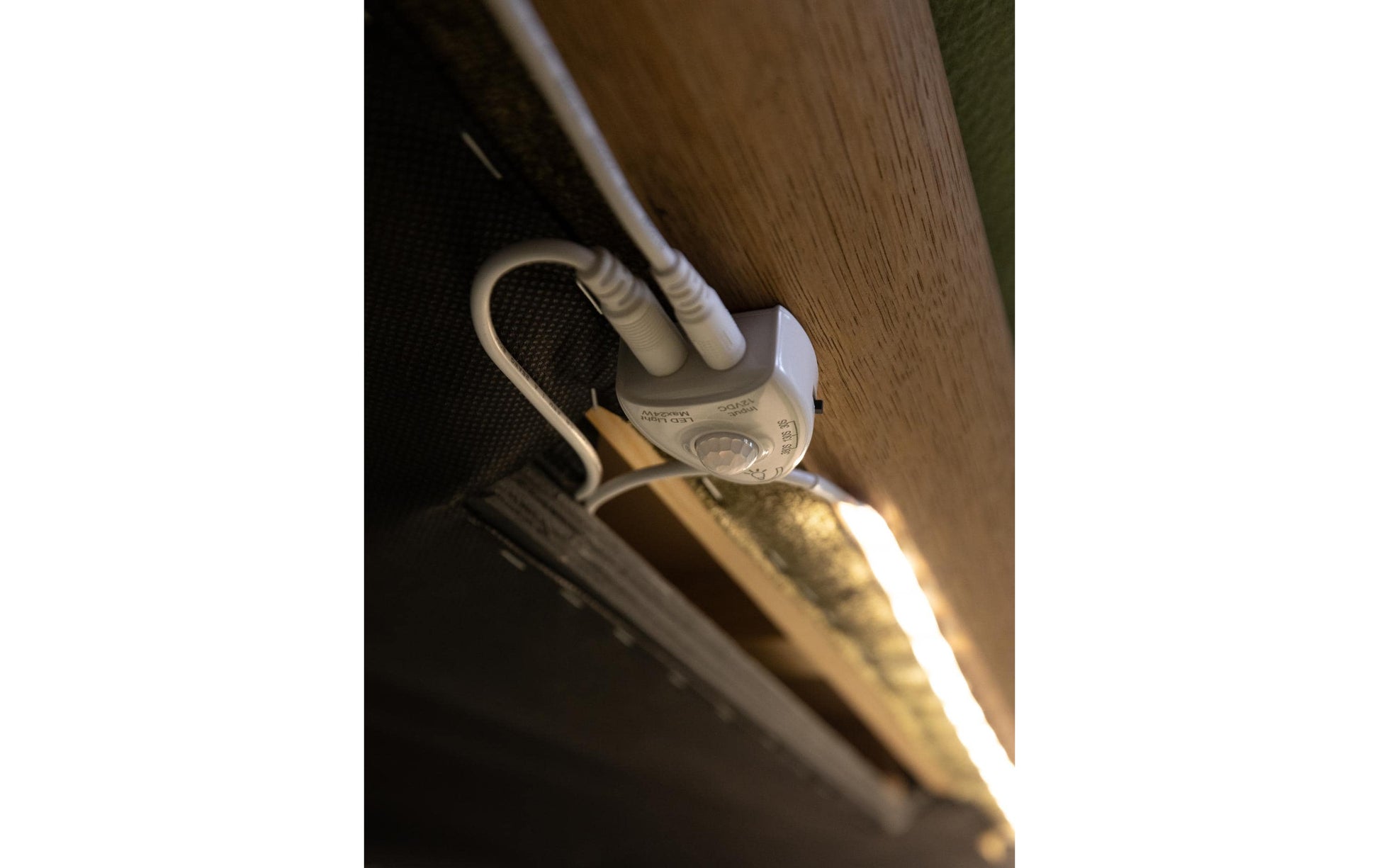 Vegas Lights LED-Strip Bettlicht Dual – 2er Pack, 1,5 m, Warmweiss, dimmbar, weiss, Taglichtsensor