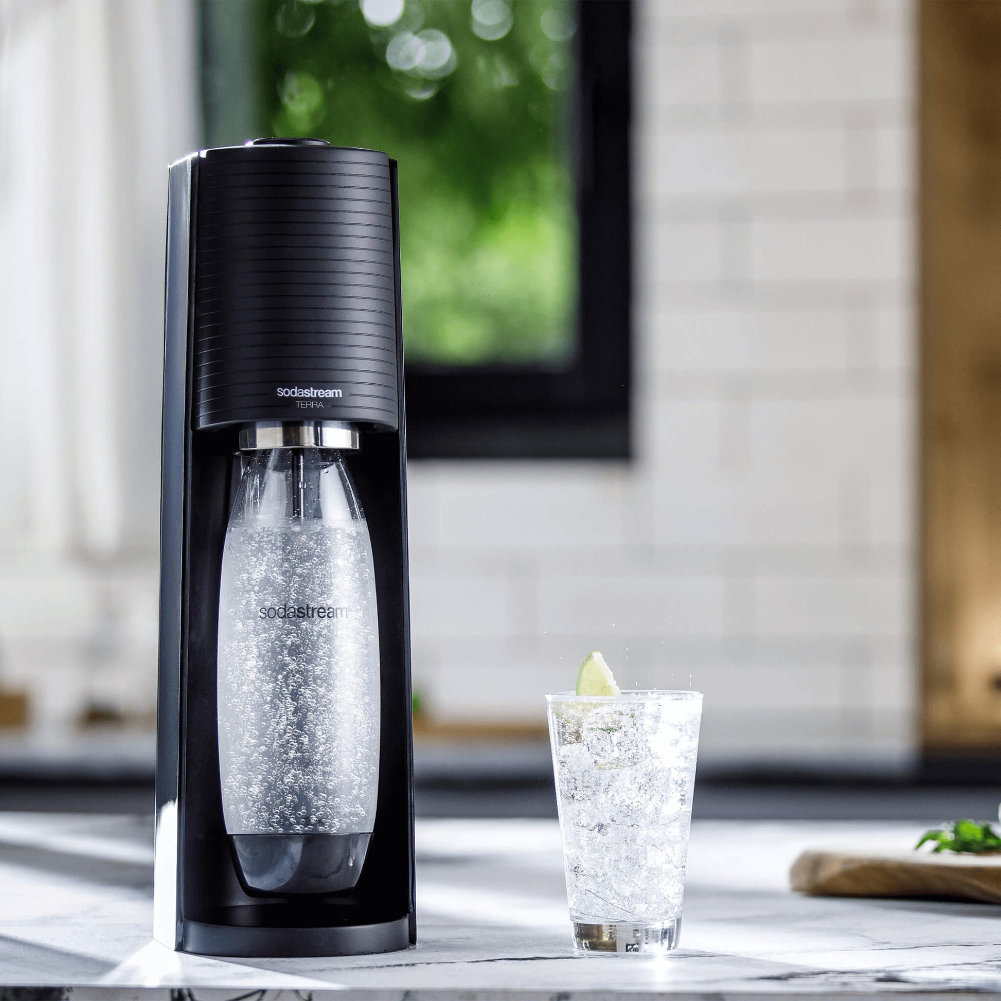 SodaStream Wassersprudler – inkl. 1 Flasche (Kunststoff), inkl. CO₂-Zylinder (60 l), Schwarz