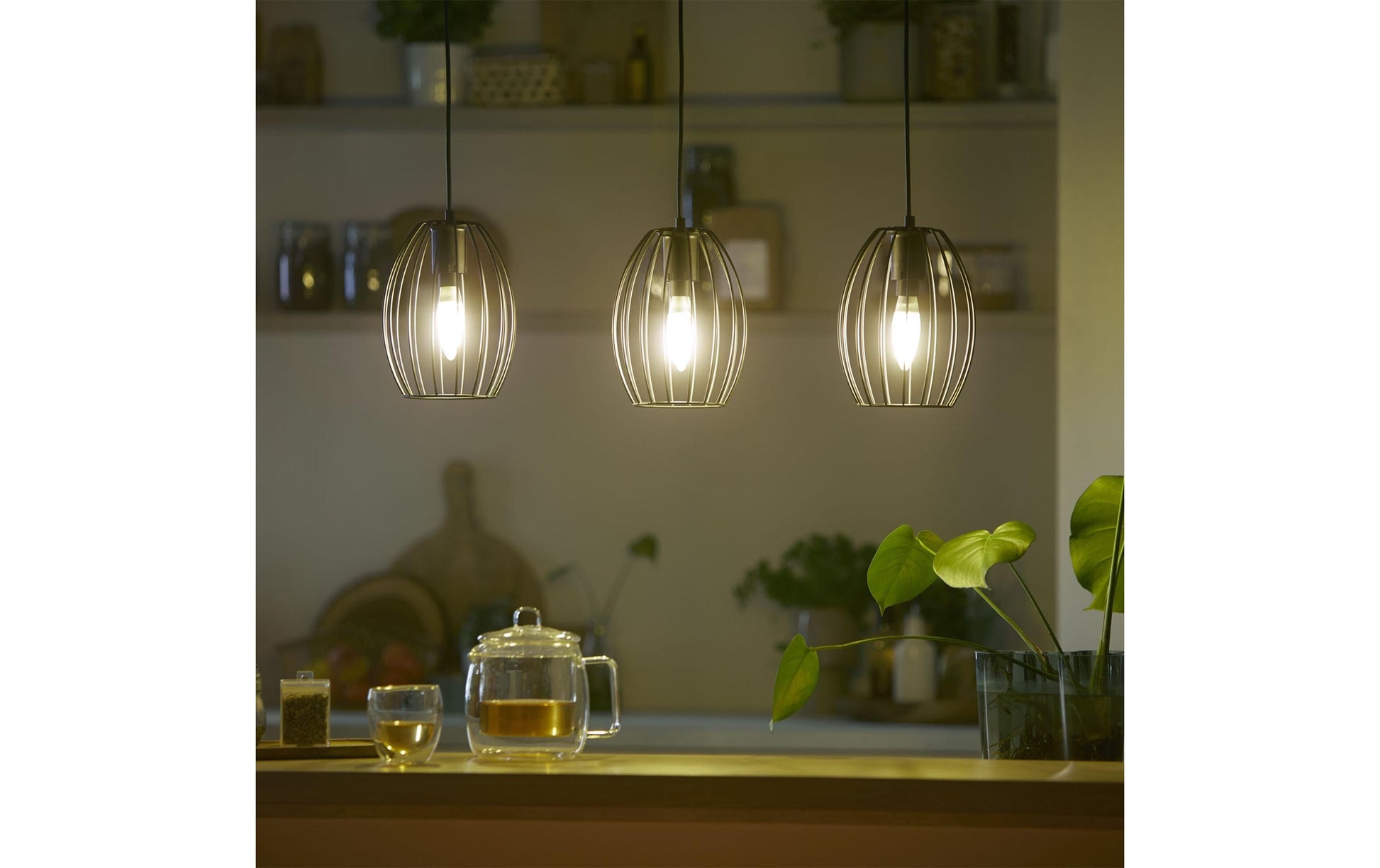 Philips LED-Leuchtmittel E14 Kerze – Warmweiss 2700 K, 485 lm, 2,3 W – 1 Stk. – Klar