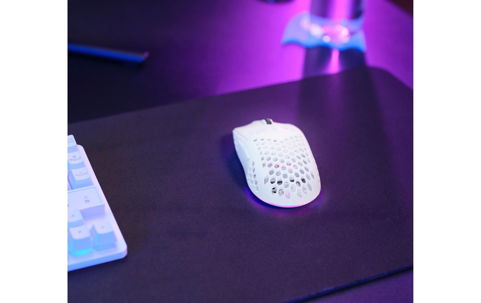 Trust GXT 929 Helox – Gaming-Maus – Kabellos (2,4 GHz), 4800 DPI, RGB-Beleuchtung, Rechtshänder, Weiss