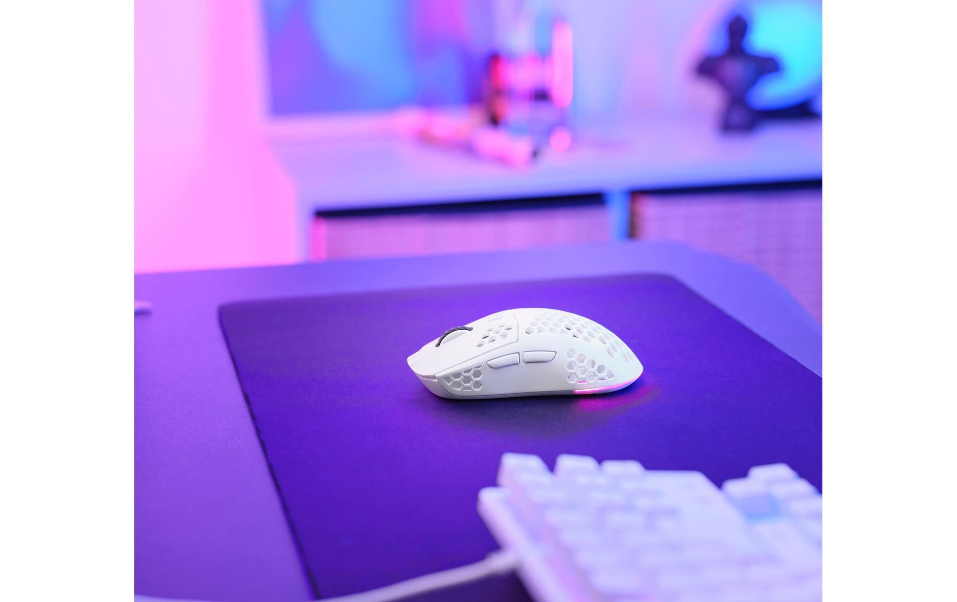 Trust GXT 929 Helox – Gaming-Maus – Kabellos (2,4 GHz), 4800 DPI, RGB-Beleuchtung, Rechtshänder, Weiss