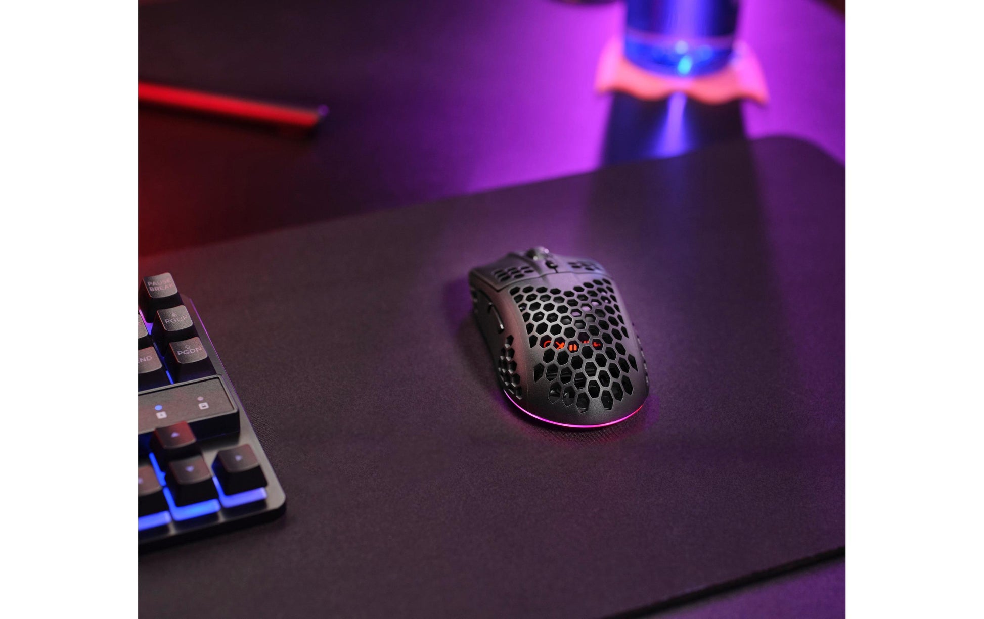 Trust GXT929 Helox – Gaming-Maus – Kabellos (2,4 GHz), 4800 DPI, RGB-Beleuchtung, rechts