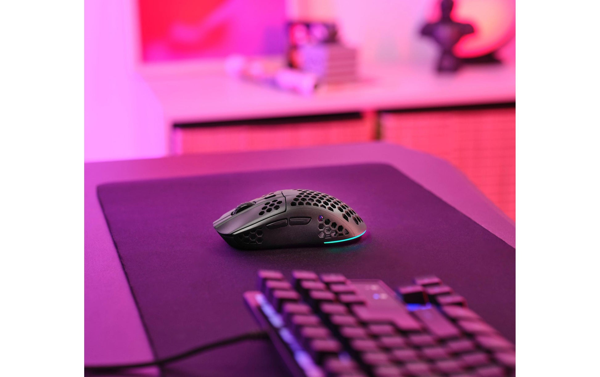 Trust GXT929 Helox – Gaming-Maus – Kabellos (2,4 GHz), 4800 DPI, RGB-Beleuchtung, rechts