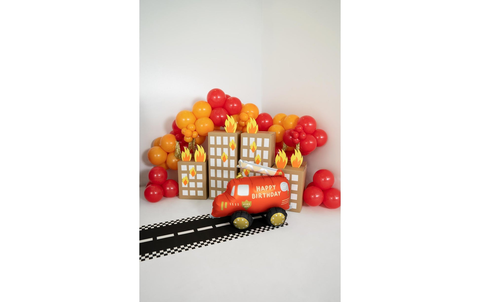 PartyDeco Folienballon Feuerwehrauto – 67 × 53 cm – mehrfarbig – 1 Stück