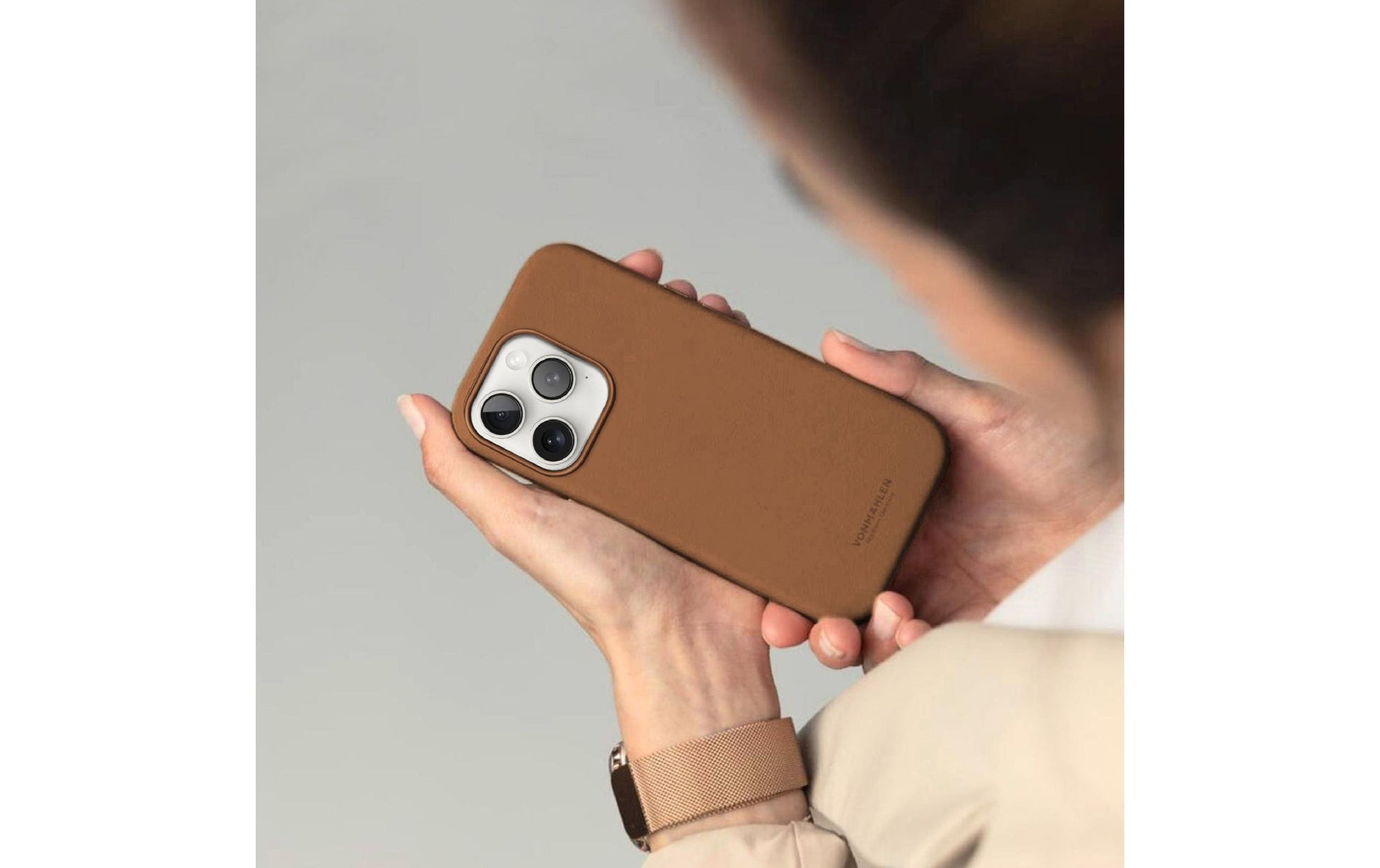 Vonmählen Backcover – für Apple iPhone 16 Pro Max, MagSafe, veganes Leder+Mikrofaser, Braun