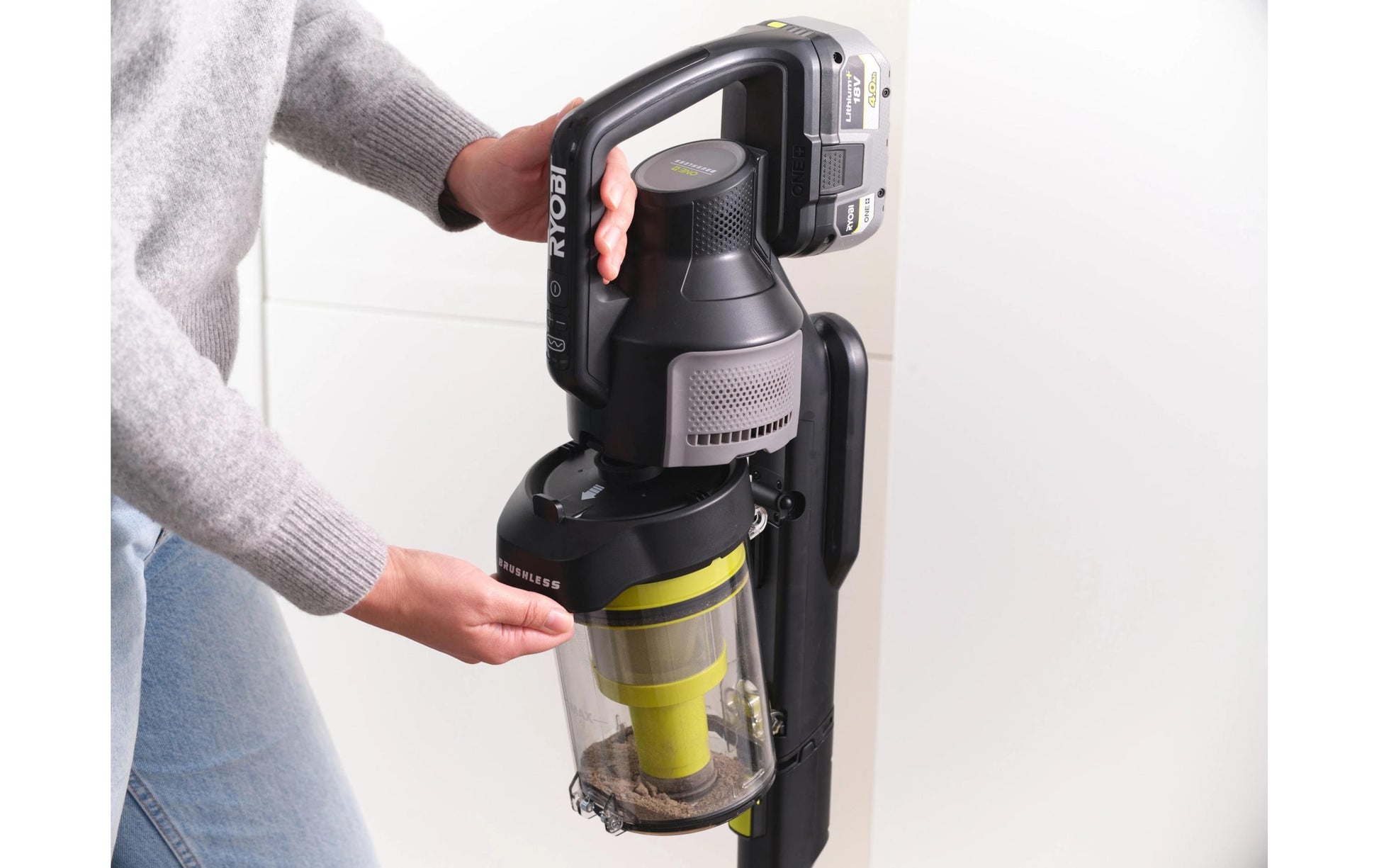 Ryobi Bodensauger RASV18BL-0 – Akkubetrieb, 63 dB(A), 18 V, 3,7 kg