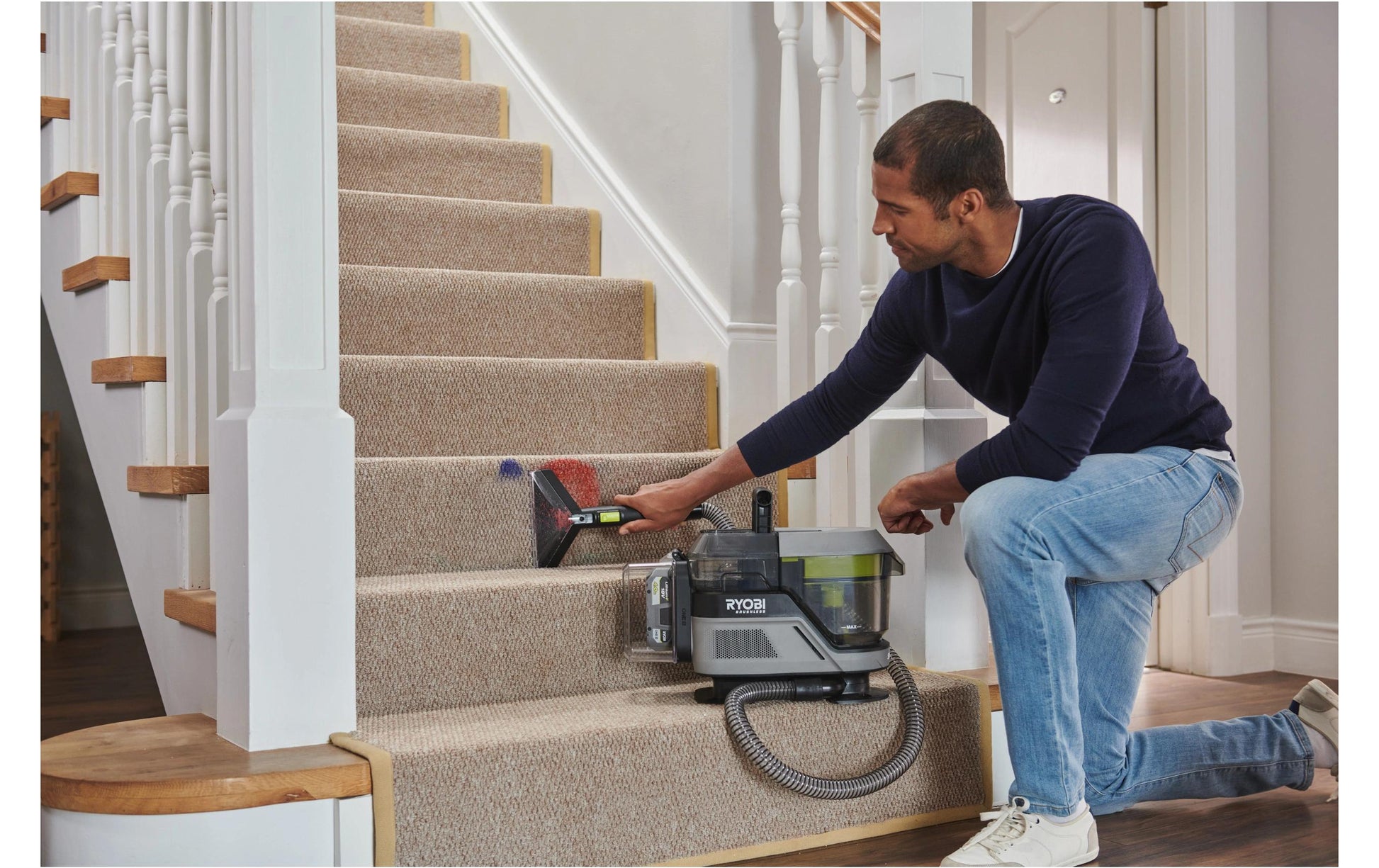 Ryobi Staubsauger RDC18BL-0 – 0,6 l, Akkubetrieben, Schlauch 0,1 m, 84 dB(A)
