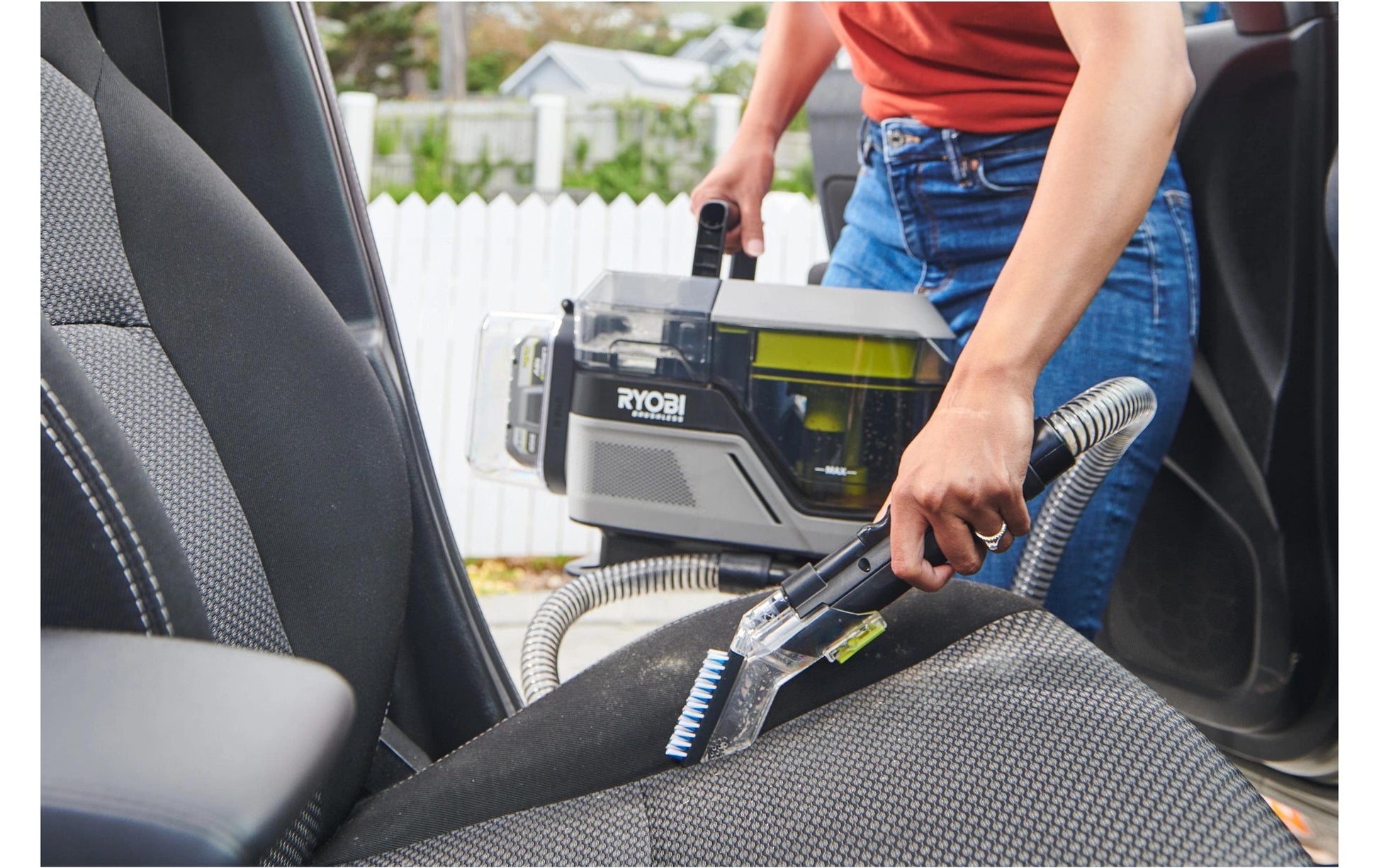 Ryobi Staubsauger RDC18BL-0 – 0,6 l, Akkubetrieben, Schlauch 0,1 m, 84 dB(A)