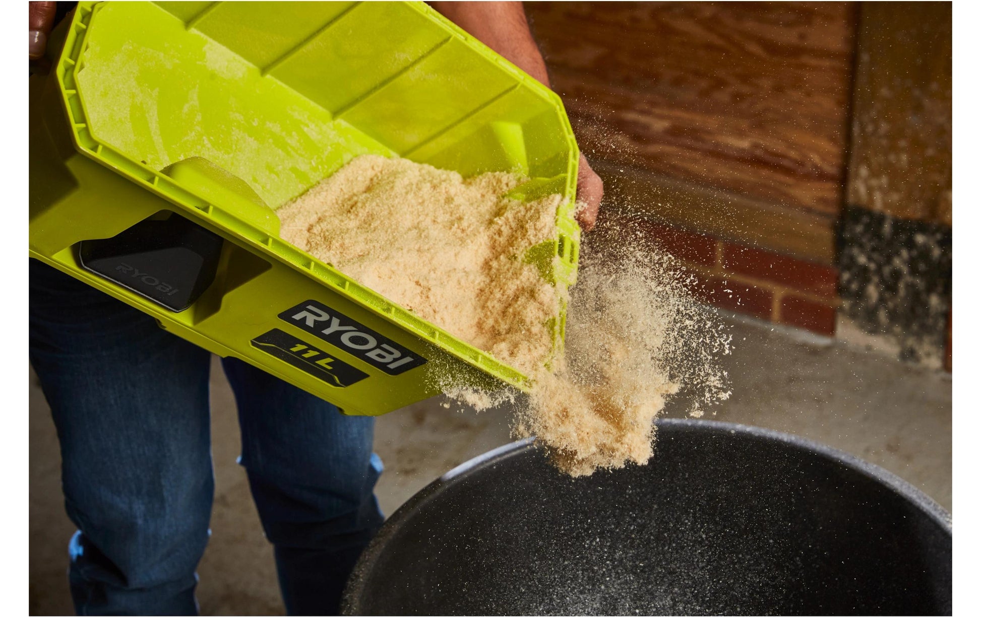 Ryobi Absauganlage RV1811-0 – 2-in-1, 11 l, Akkubetrieb, 94 dB(A)