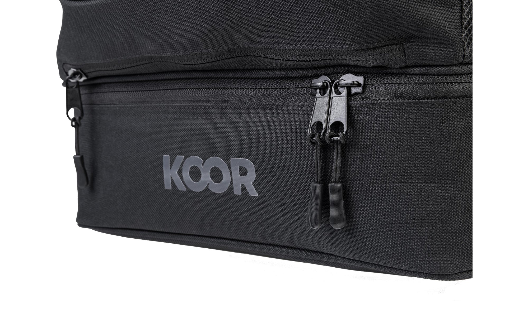 KOOR Sportrucksack F02643 – 30 l, mit Ballnetz, 600D Polyester – Schwarz, 435 × 235 × 310 mm