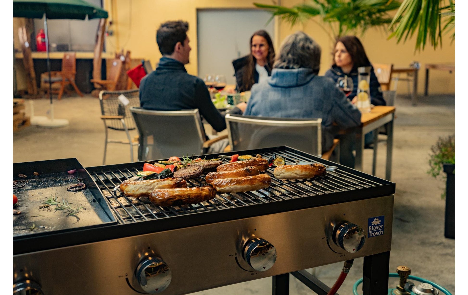 Blaser + Trösch Gastrogrill Companion Pro – 90 × 48 cm Grillfläche, 4 Brenner, 14,04 kW – Schwarz/Silber