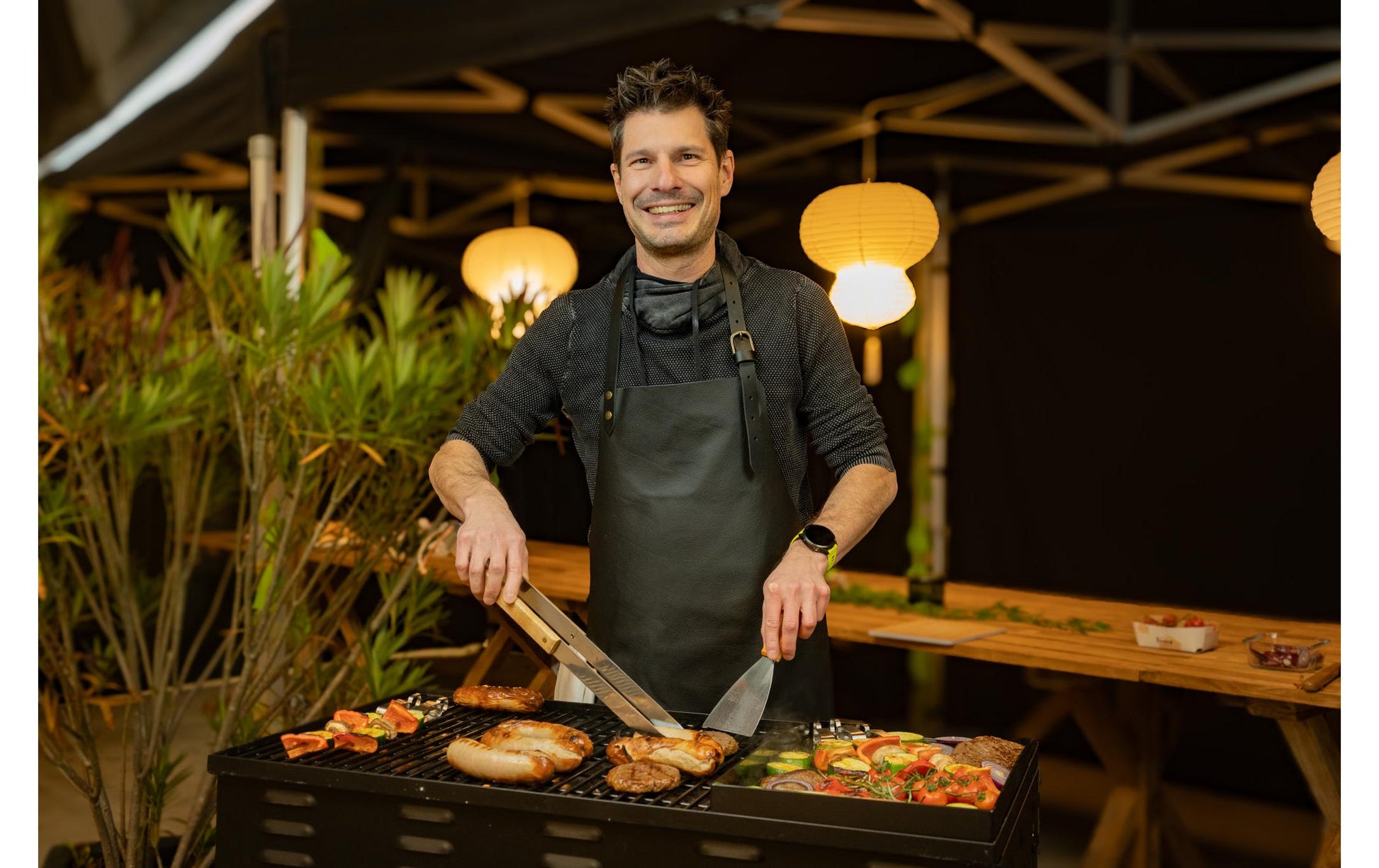 Blaser + Trösch Gastrogrill Companion Pro – 90 × 48 cm Grillfläche, 4 Brenner, 14,04 kW – Schwarz/Silber