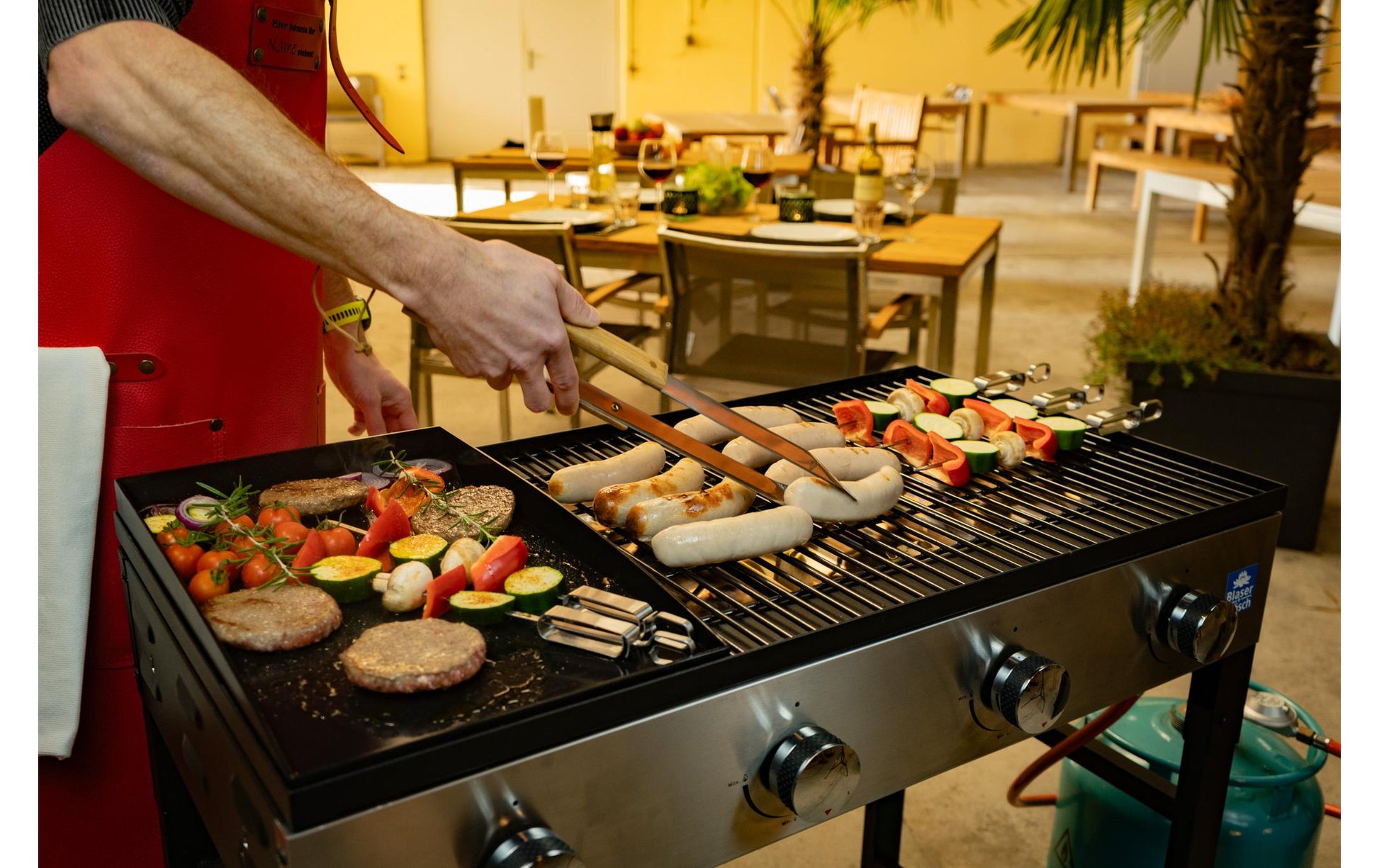 Blaser + Trösch Gastrogrill Companion Pro – 90 × 48 cm Grillfläche, 4 Brenner, 14,04 kW – Schwarz/Silber