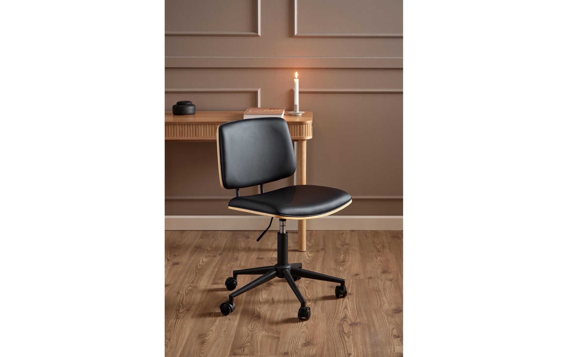 Actona AC Design Bürostuhl Owen – schwarz, Holzrücken