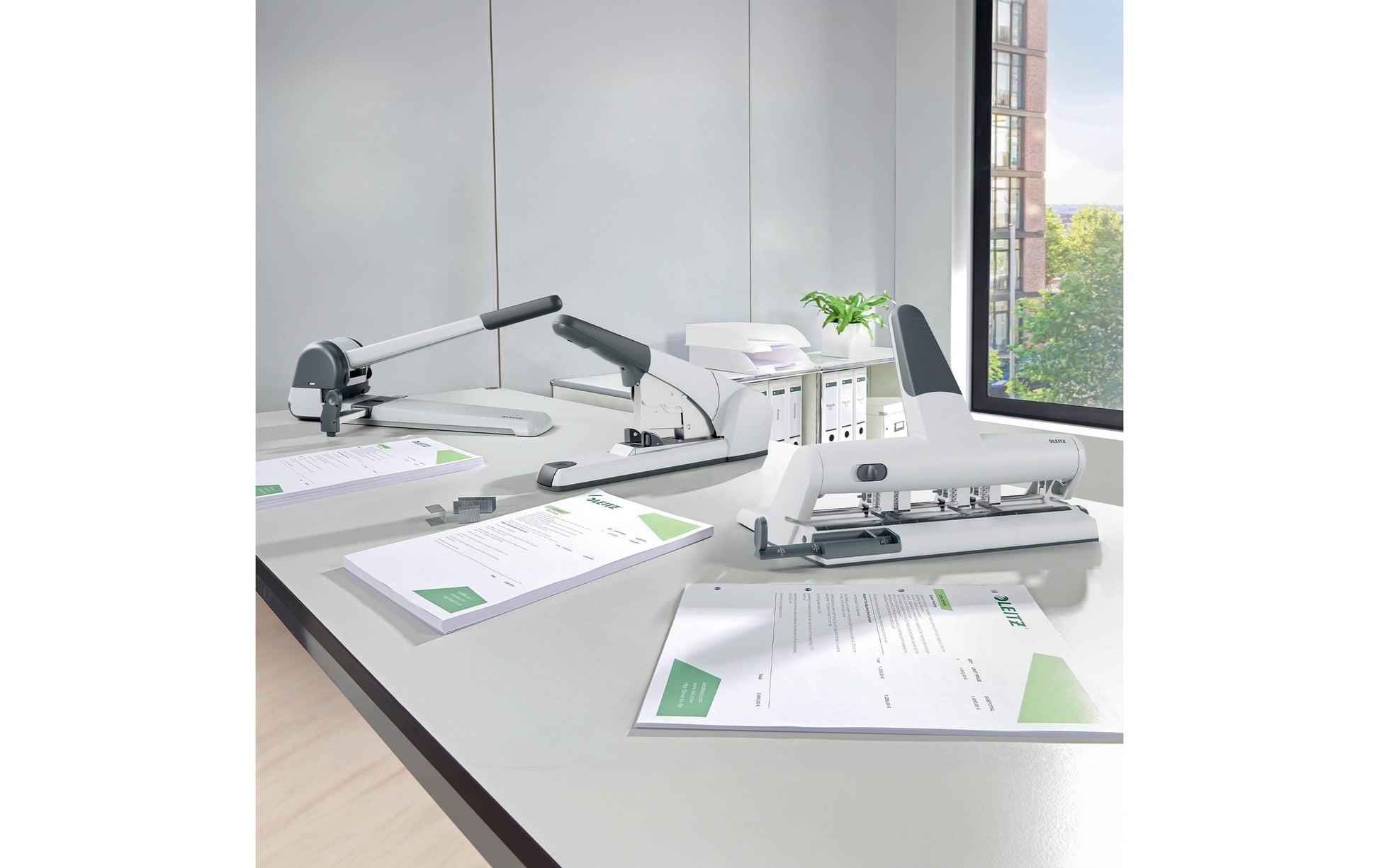 Leitz Mehrfachlocher – für Formate bis A2, Schlitz 6 mm