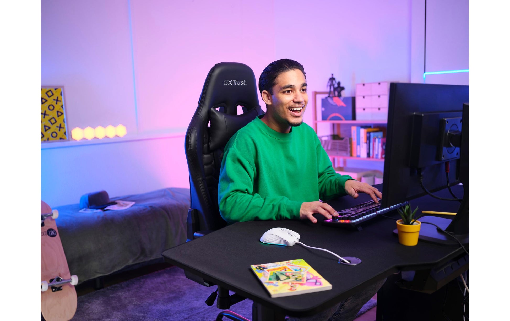 Trust GXT 924W YBAR+ Gaming-Maus – kabelgebunden, 1'000 Hz, 6 Tasten, für Rechtshänder, RGB-Beleuchtung, weiss