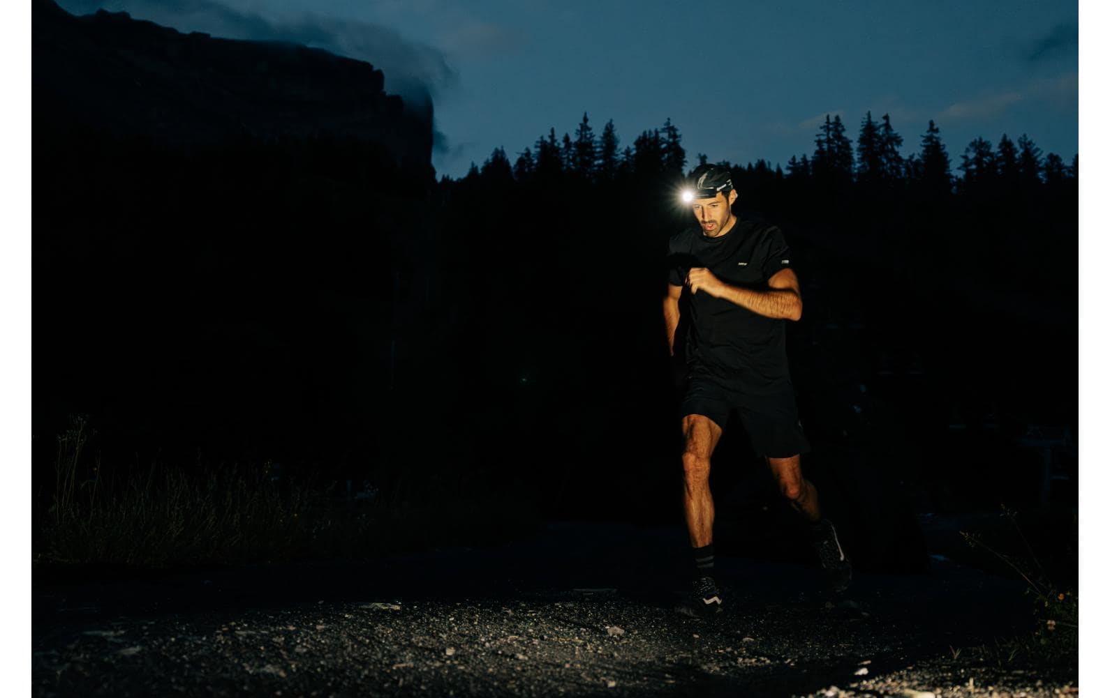 Olight Stirnlampe Perun 3 – 3000 lm, 160 m, Laufzeit 480 h, 5000 mAh – Schwarz
