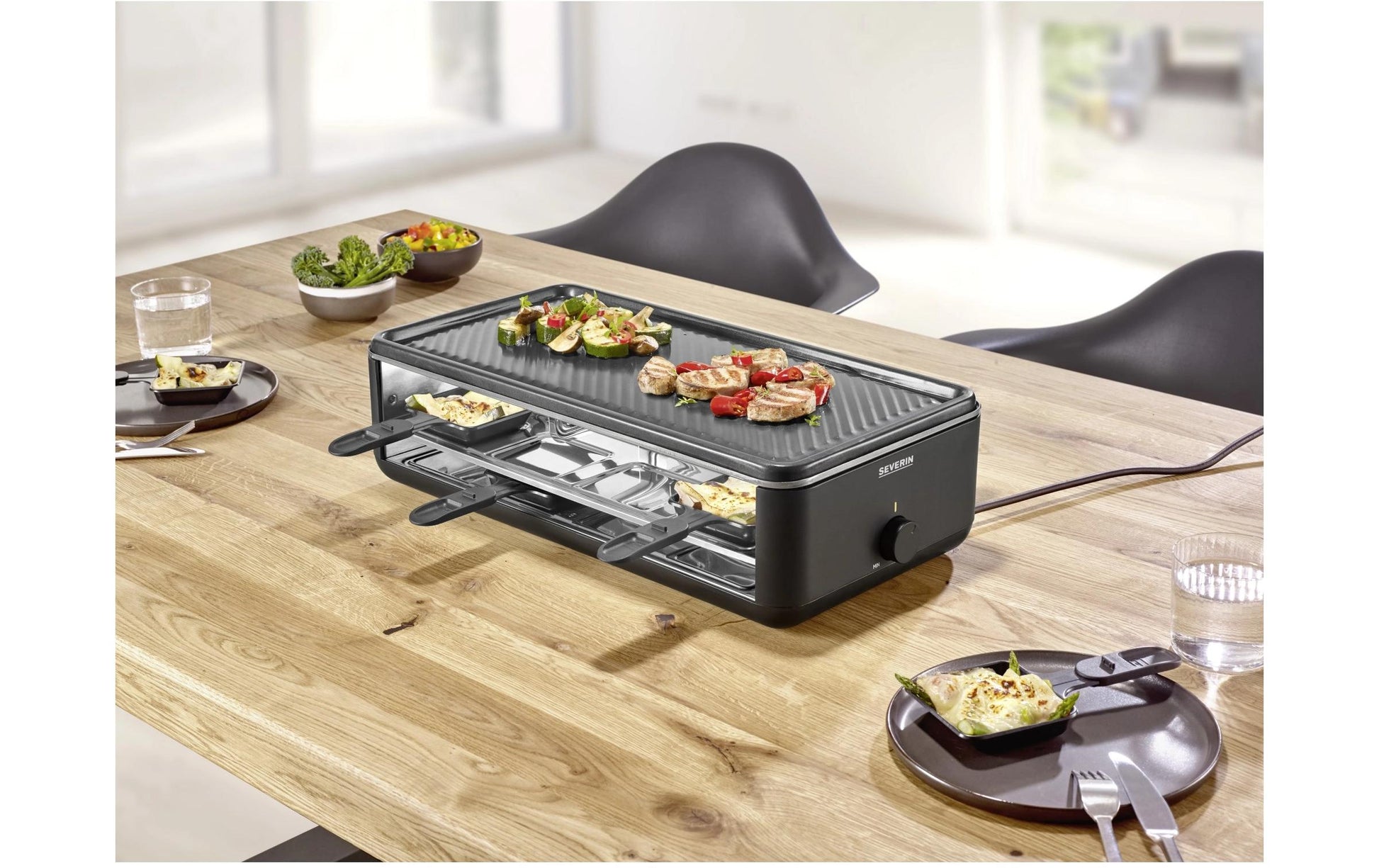Severin Raclette-Grill RG 2365 – 8 Personen, 1300 W, 8 Pfännchen, Keramik-Grillplatte – schwarz