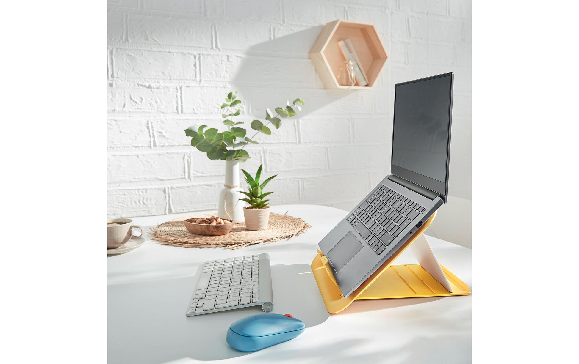 Leitz Ergo Cosy Notebookhalter – für Notebooks 13–17", Kunststoff, Warmgelb