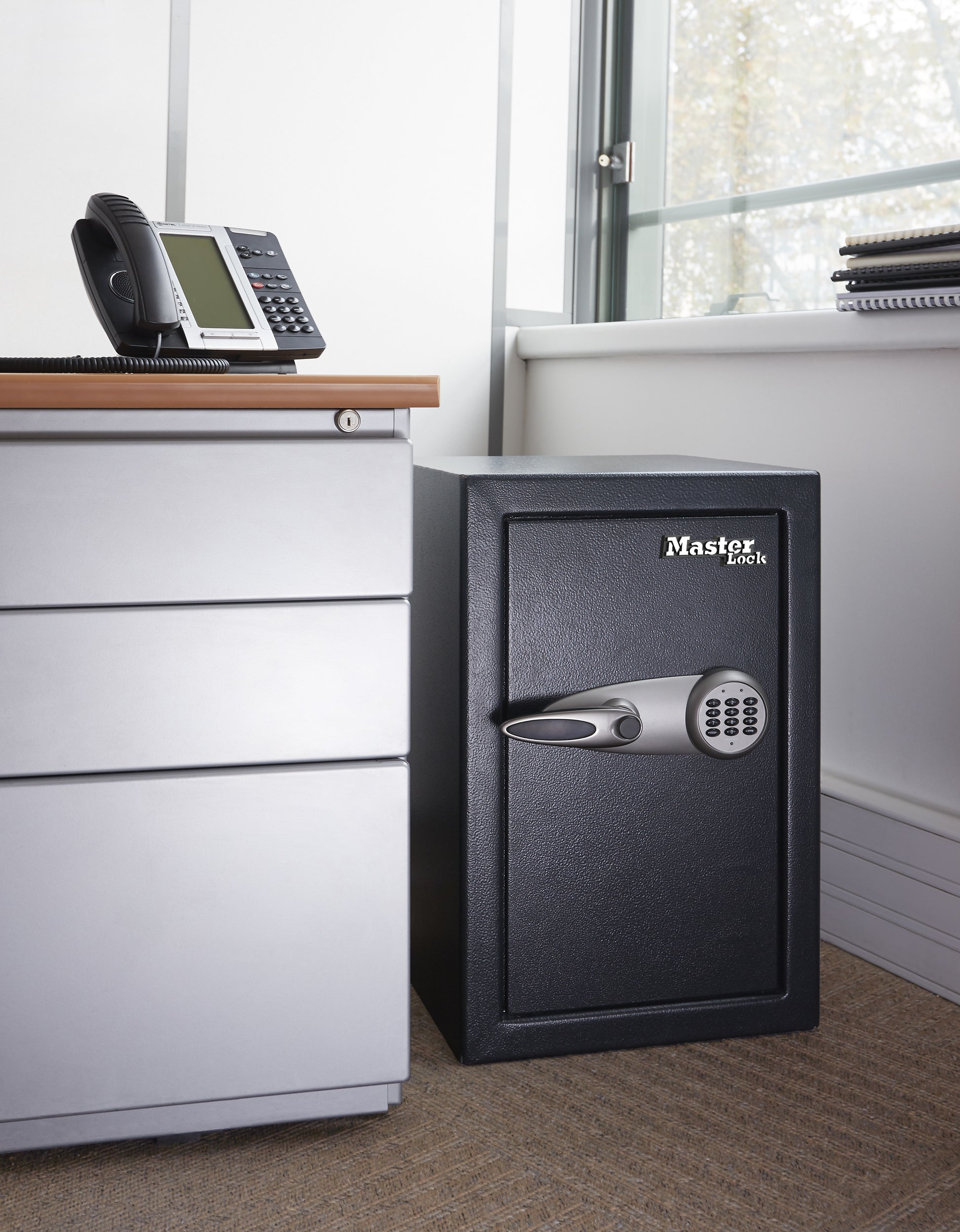 Master Lock Tresor T6-331 – Elektronik + Schlüssel – 61,7 l – Einbruchschutz – Schwarz