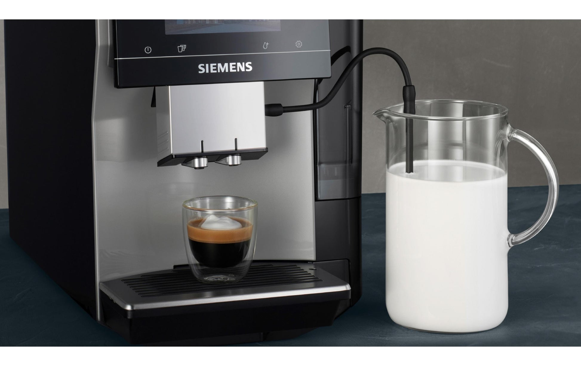 Siemens EQ700 TP715D47 Kaffeevollautomat – 19 bar, 2,4 l, 320 g, Silbergrau