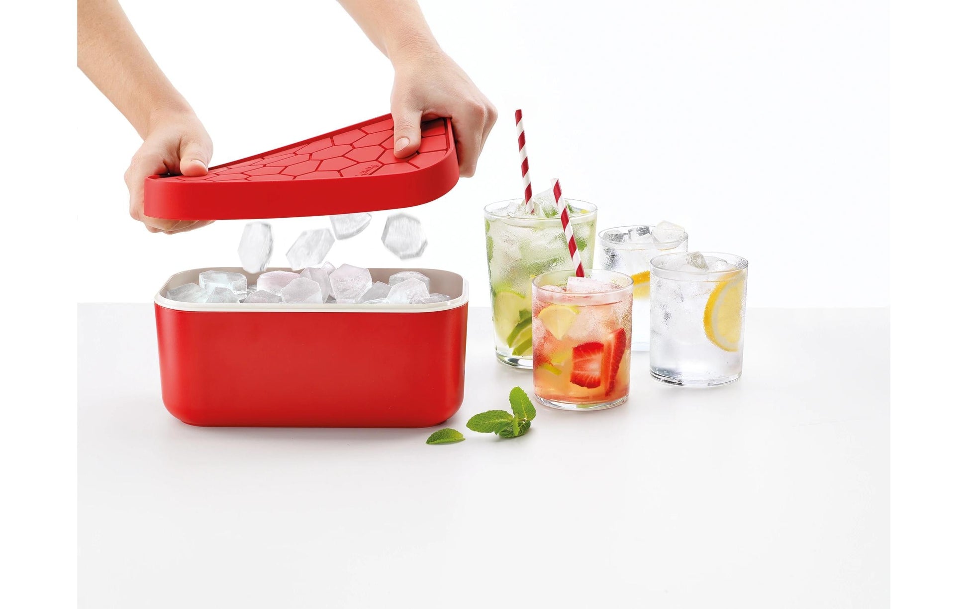 Lékué Eiswürfelbox 132 Eiswürfel, 12,5 × 22,5 × 11,6 cm, Silikon, mit Deckel, Rot