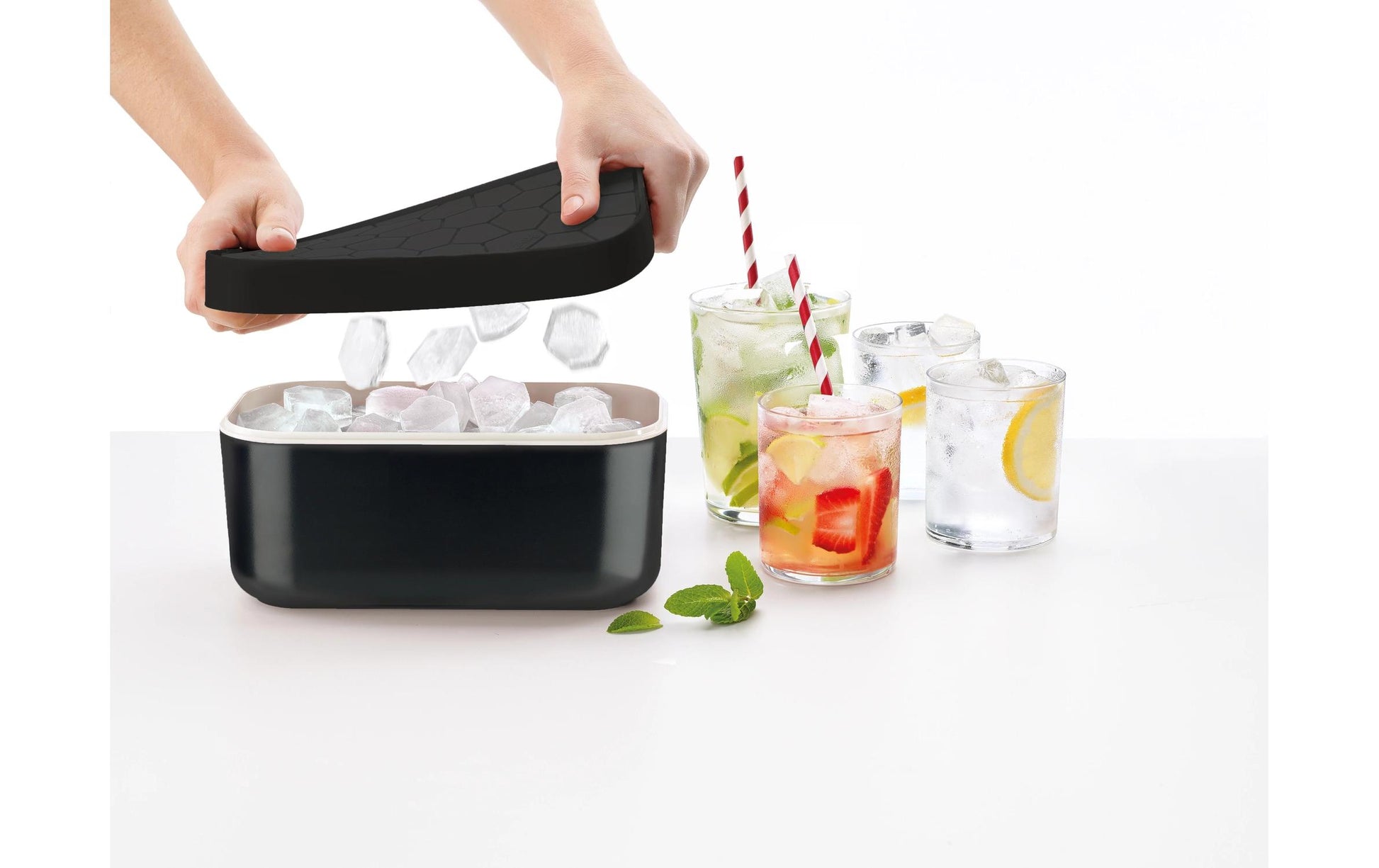Lékué Eiswürfelbox – 22,5 × 12,5 × 12 cm, Silikon, Schwarz, 132 Stk., mit Deckel, spülmaschinenbeständig