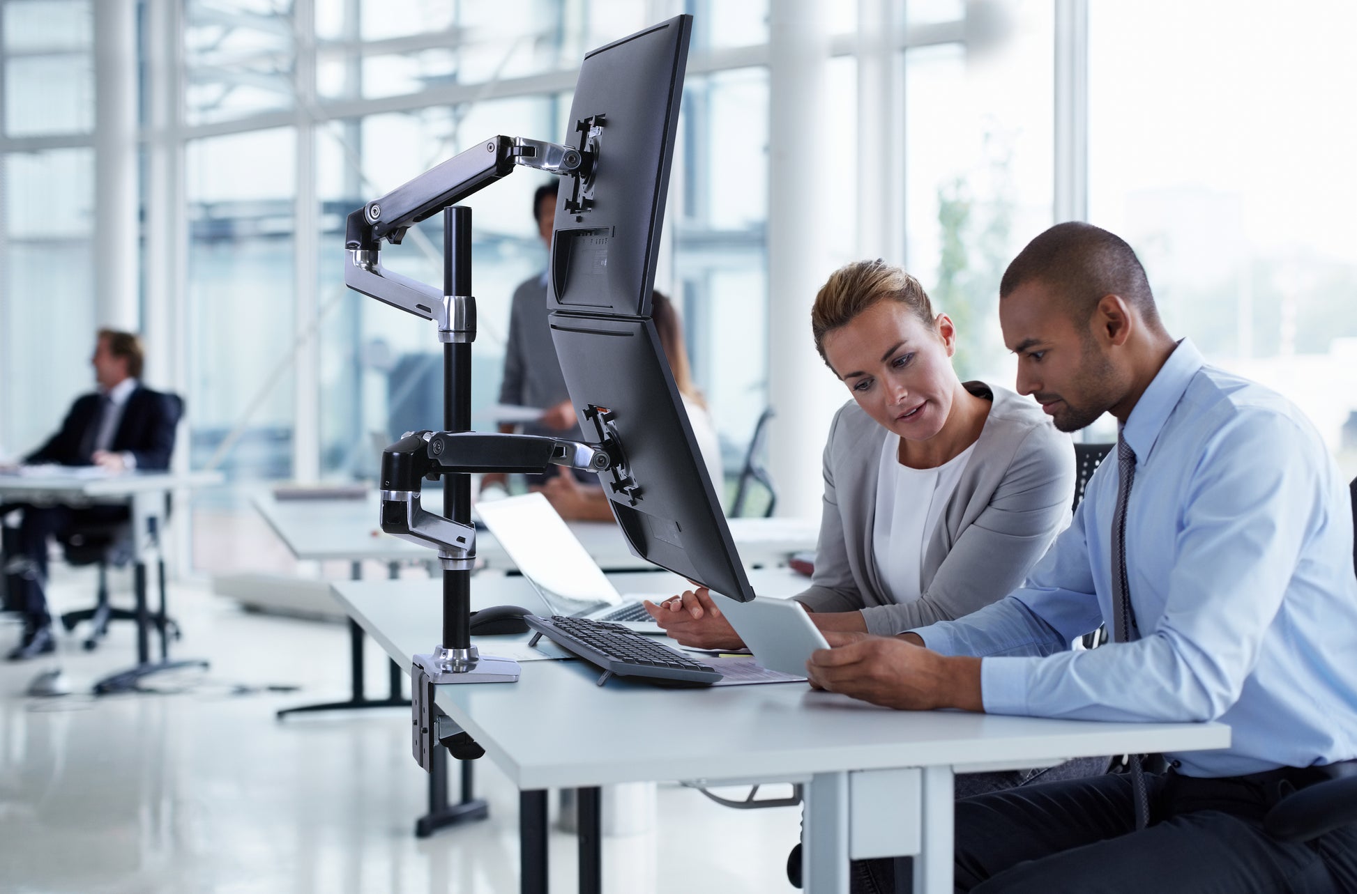 Ergotron LX Dual Stacking Arm – Monitorarm Tischhalterung – 2 Monitore – bis 40" – höhenverstellbar – Silber