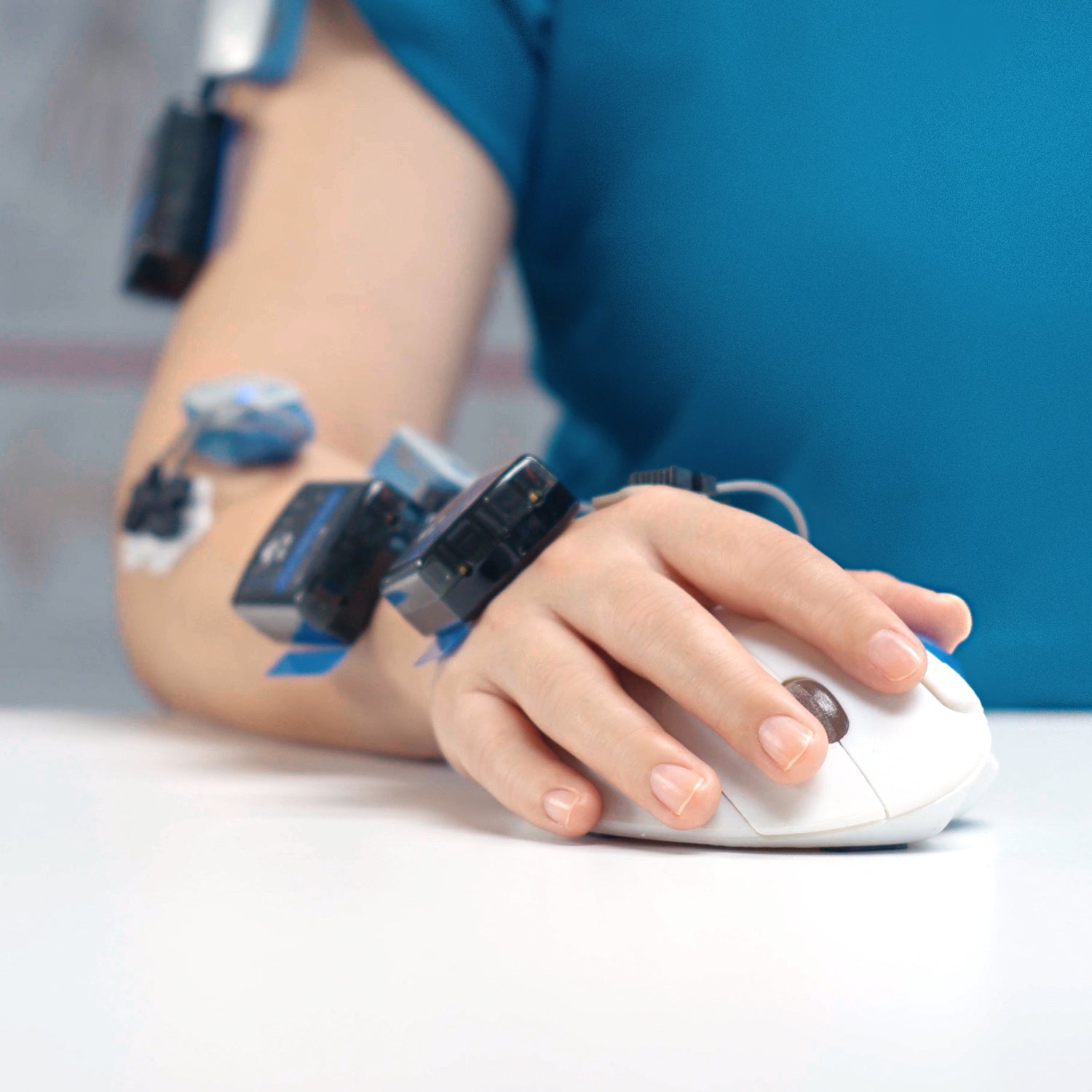 Logitech MX Ergo Ergonomische Maus – kabellos, Bluetooth + 2,4 GHz, für Rechtshänder, schwarz