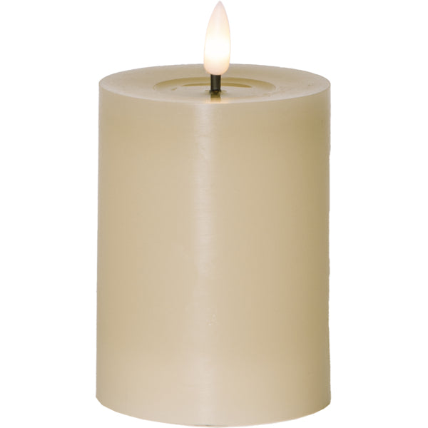 Star Trading LED-Säulenkerze – Ø 7,5 × 12,5 cm – Batteriebetrieb, Timer 6 Std. Ein/18 Std. Aus, Beige