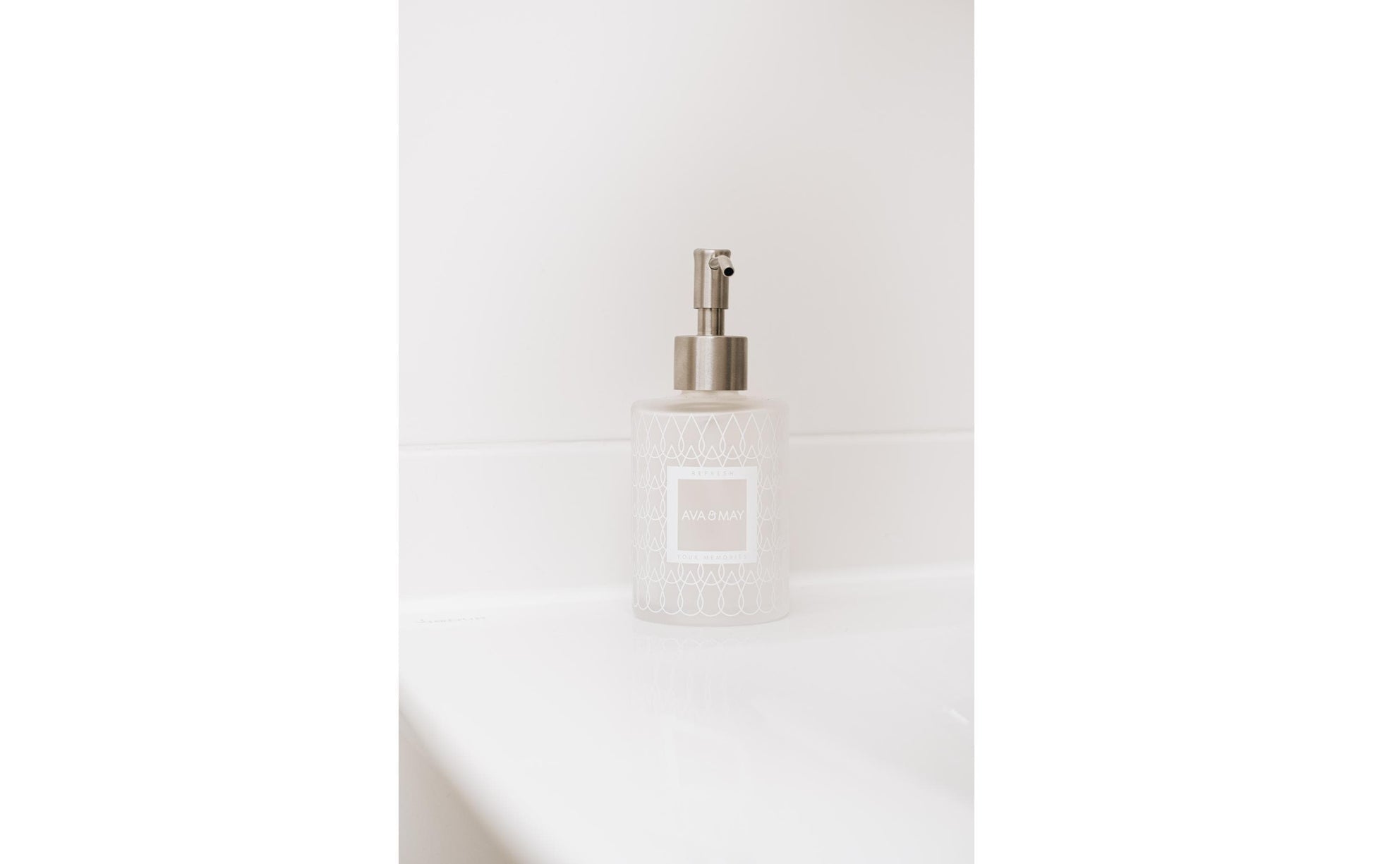 Ava & May – Seifenspender, manuell, 185 ml, Glas, weiss
