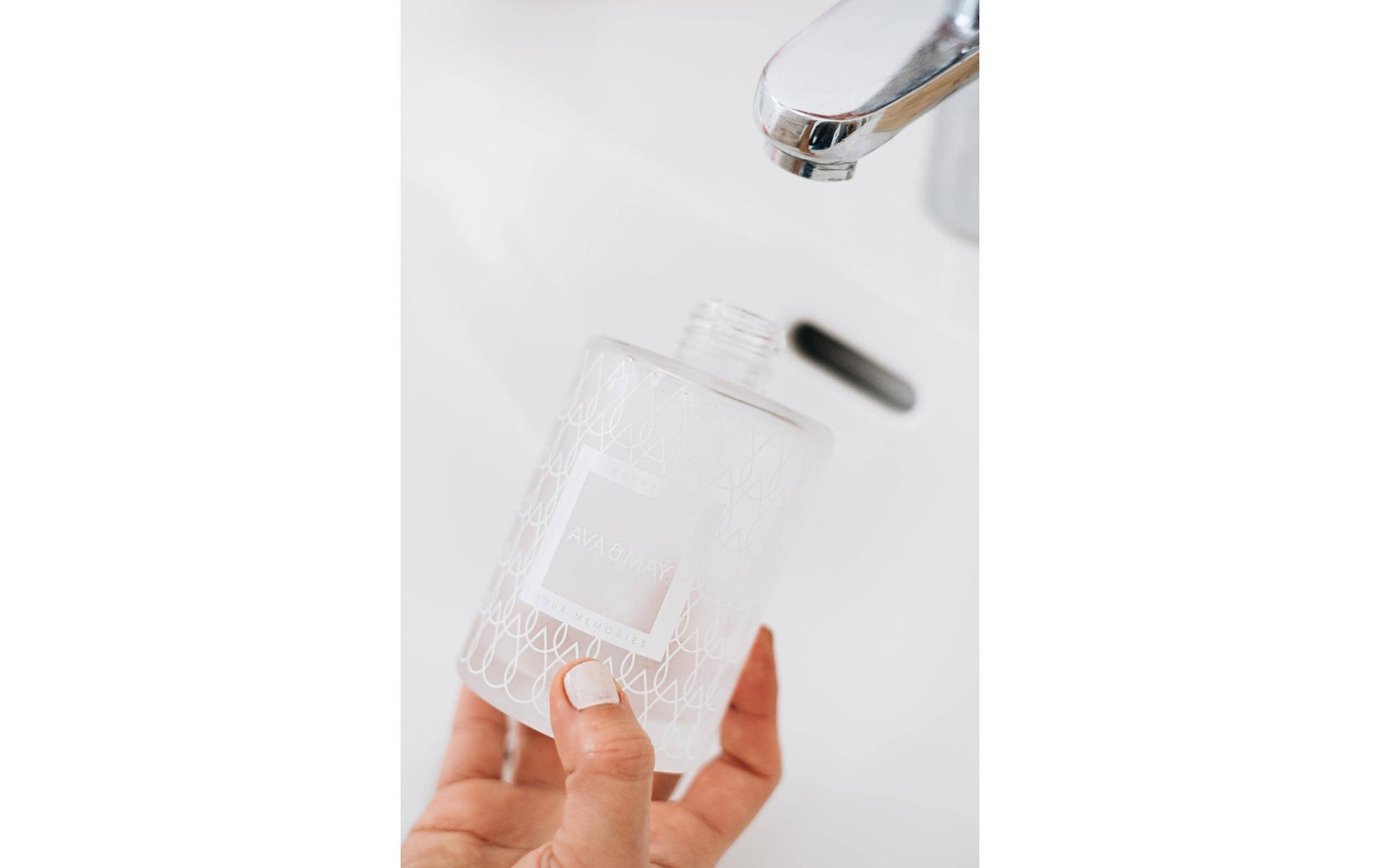 Ava & May – Seifenspender, manuell, 185 ml, Glas, weiss