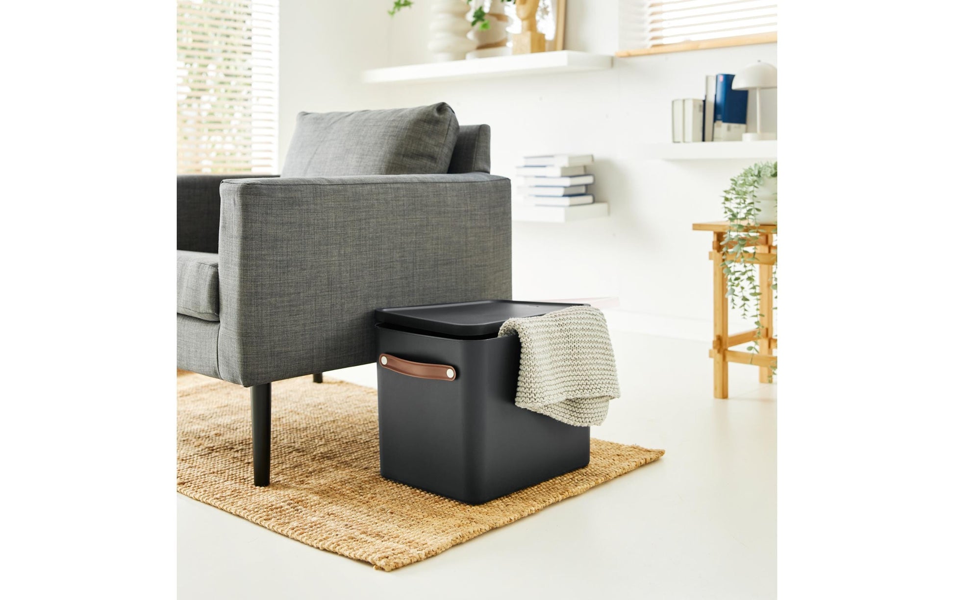 Rotho MALOJA Aufbewahrungsbox 27 l (mit Deckel) – Kunststoff – Blau – 290 × 295 × 400 mm