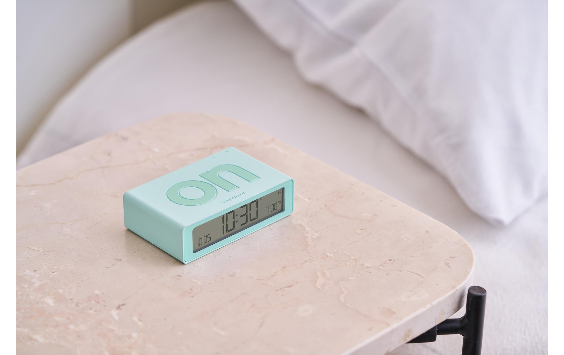 LEXON Wecker Flip Mini – digital – 8 × 2,3 × 4,9 cm, mint, USB