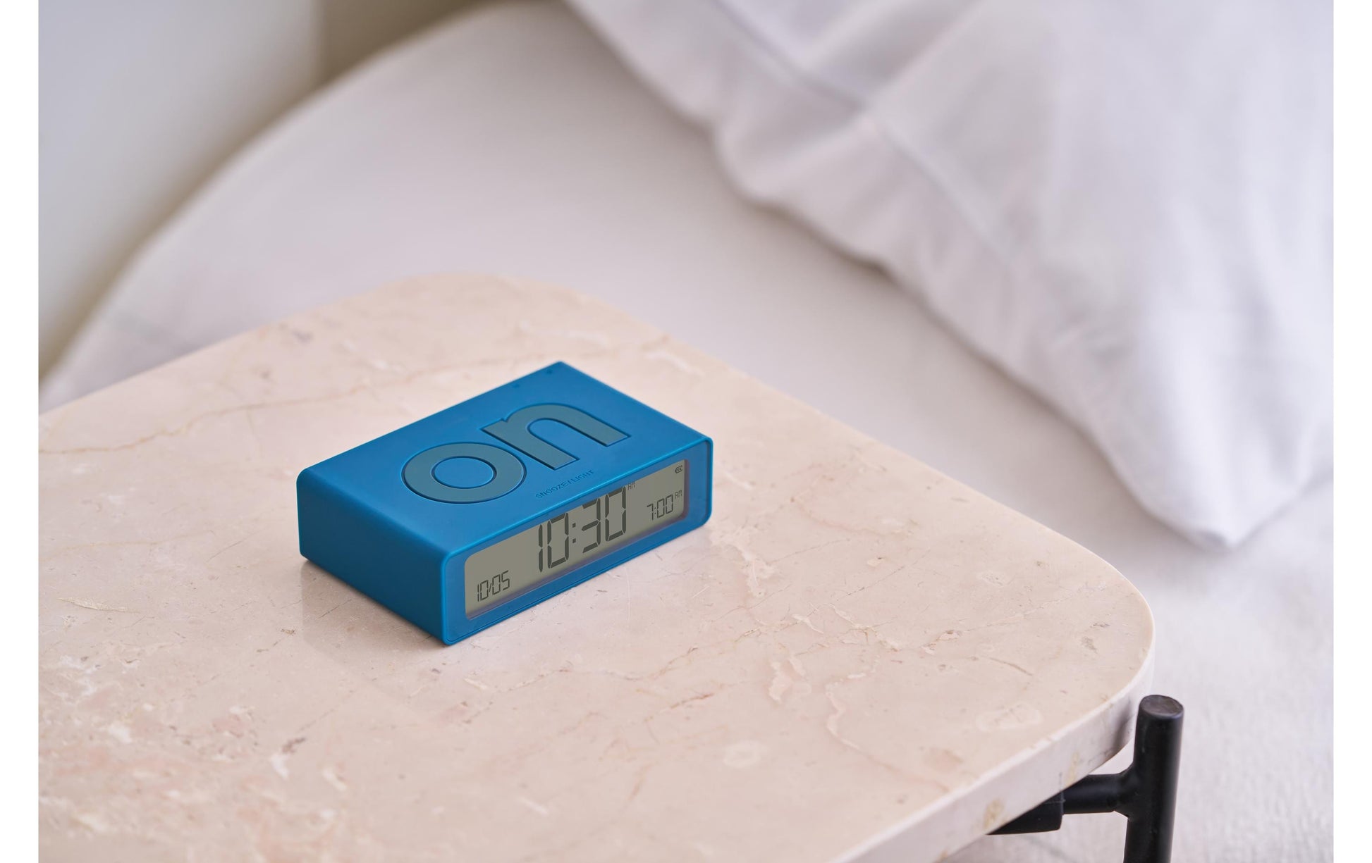 Lexon Flip Mini Wecker – digital – 8 × 2,3 × 4,9 cm, grün, Schlummerfunktion, Datum