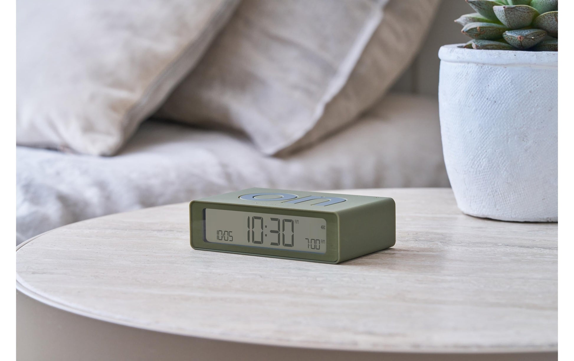 LEXON Digitalwecker – USB, 8 × 2,3 × 4,9 cm, braun