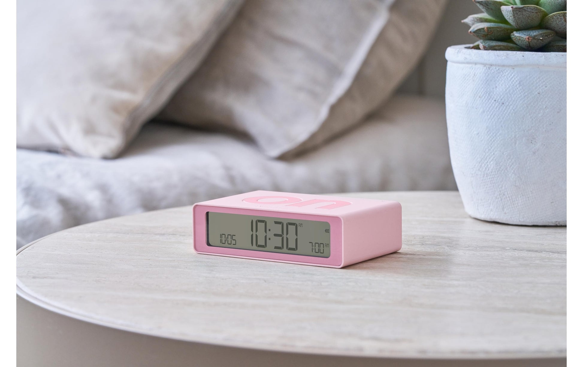 LEXON Flip Mini Digitalwecker – USB, 8 × 2,3 × 4,9 cm, rosa