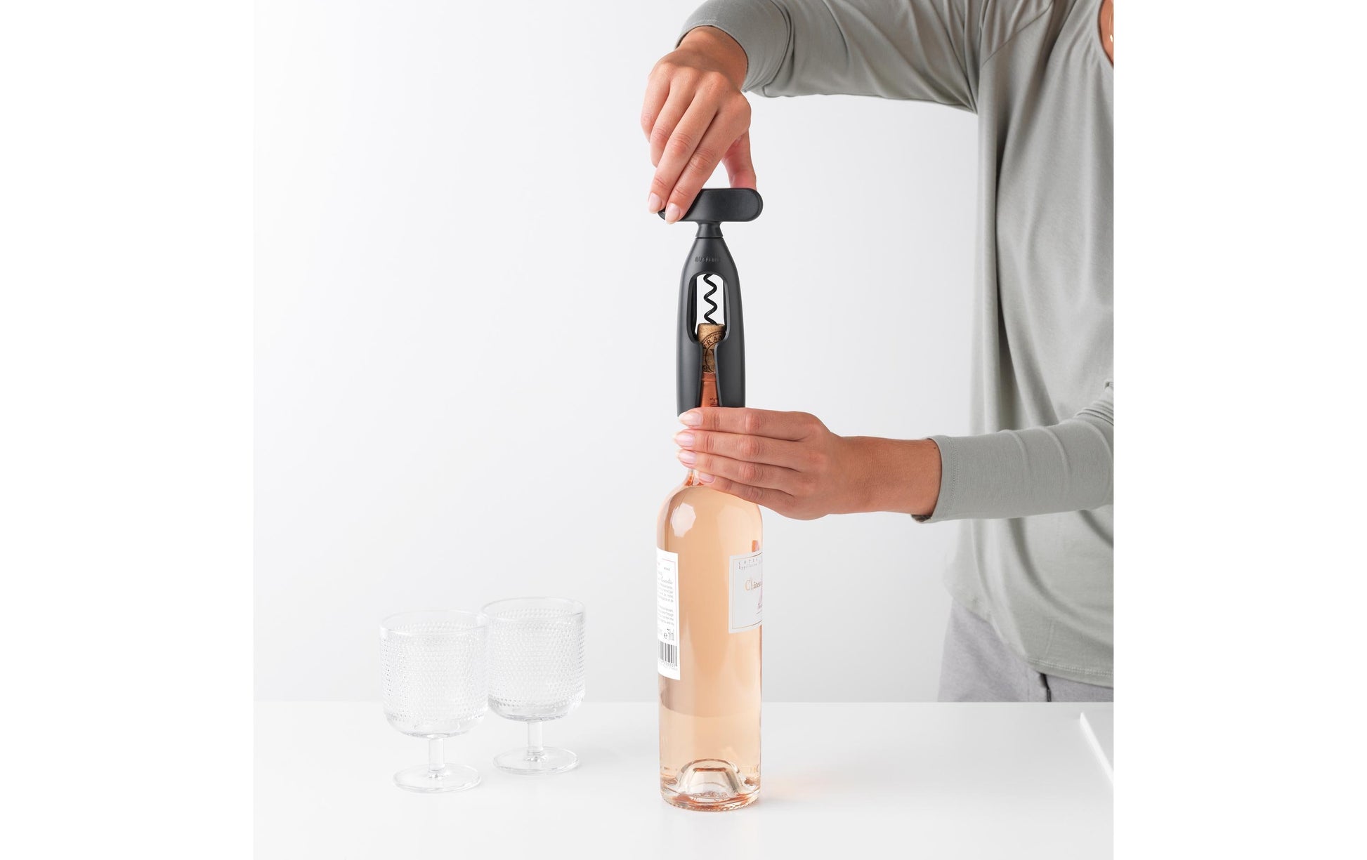 Brabantia Korkenzieher Tasty+ – 8 × 3,4 × 16 cm, Kunststoff, Schwarz, selbstziehend