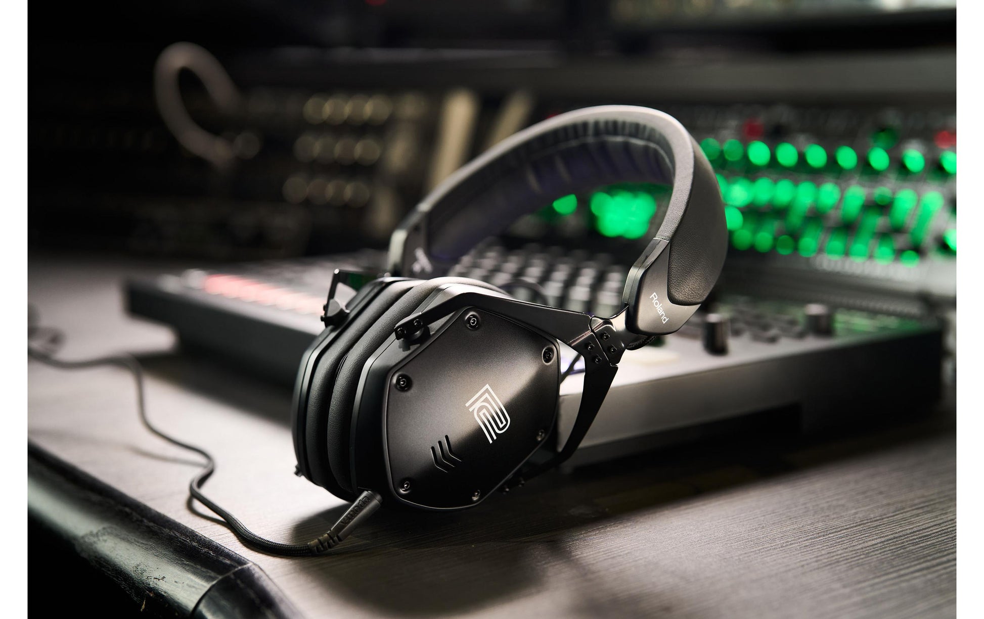 Roland VMH-S100 – Over-Ear Studiokopfhörer – geschlossen, 3,5 mm Klinke, Hi-Res Audio, 30 Ω – schwarz
