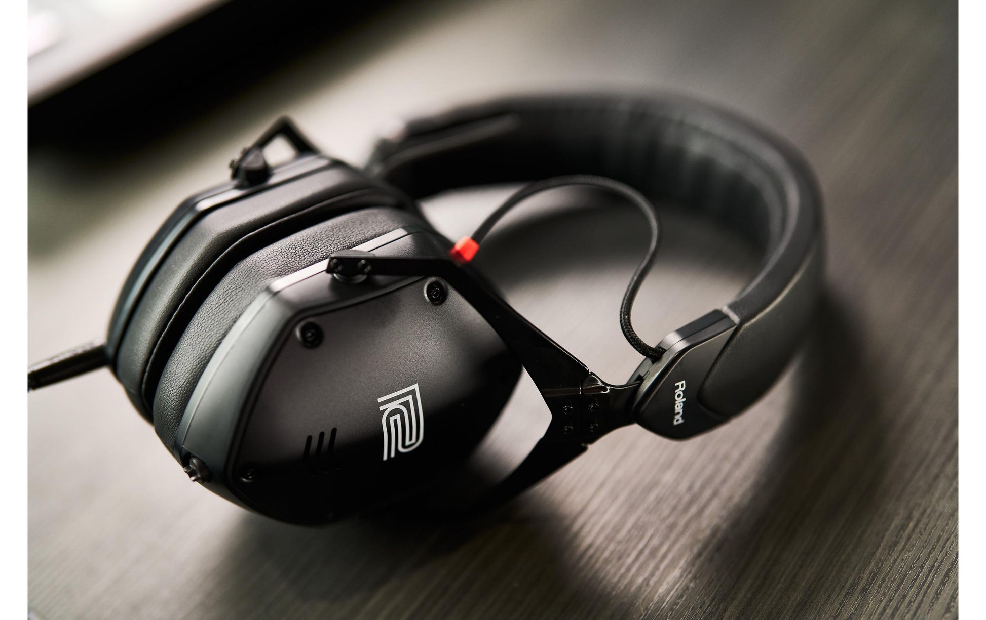 Roland VMH-S100 – Over-Ear Studiokopfhörer – geschlossen, 3,5 mm Klinke, Hi-Res Audio, 30 Ω – schwarz